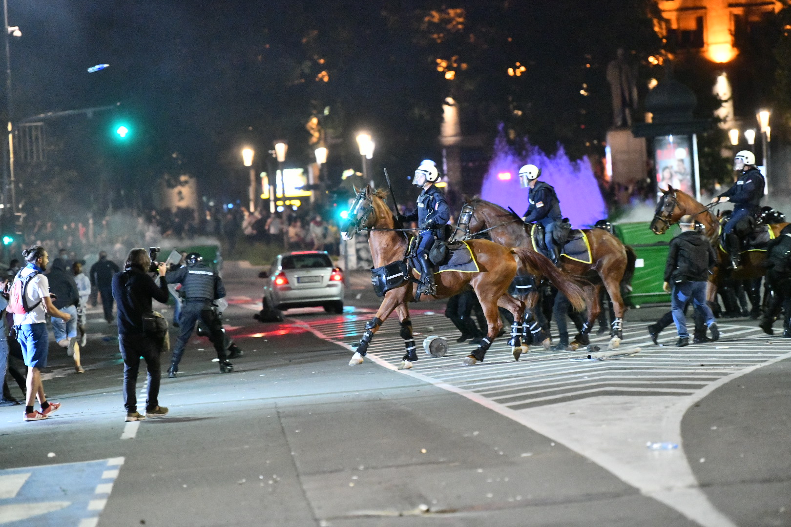 Beograd, 07.07.2020. Skupština, Protest protiv Vučića i policijskog časa Foto: Vladislav Mitić/Nova.rs