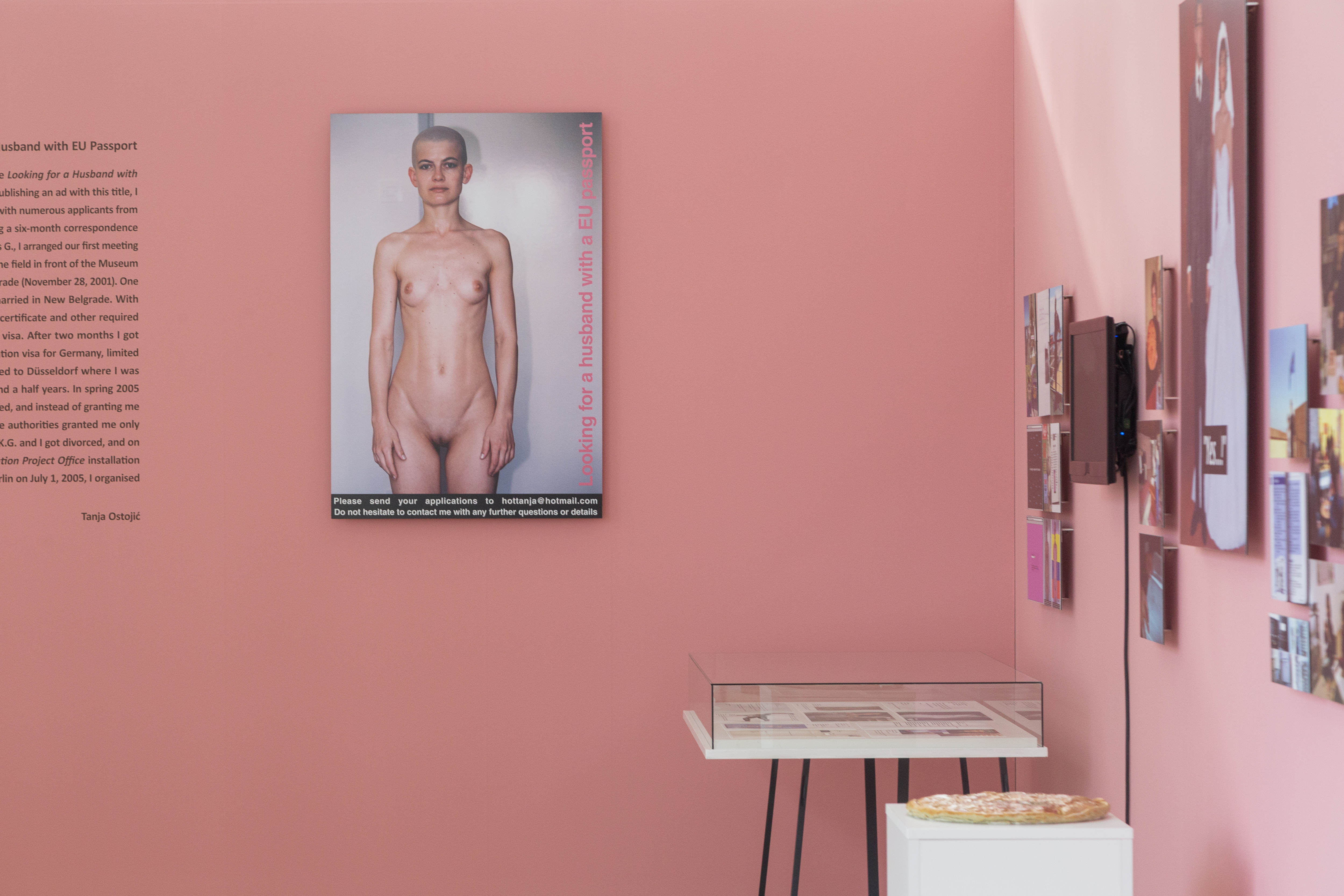 Izložba Devedesete: Rečnik migracija. Projekat Tanje Ostojić pod nazivom Tražim muža s pasošem Evropske unije. Foto: Nemanja Knežević/Muzej istorije Jugoslavije