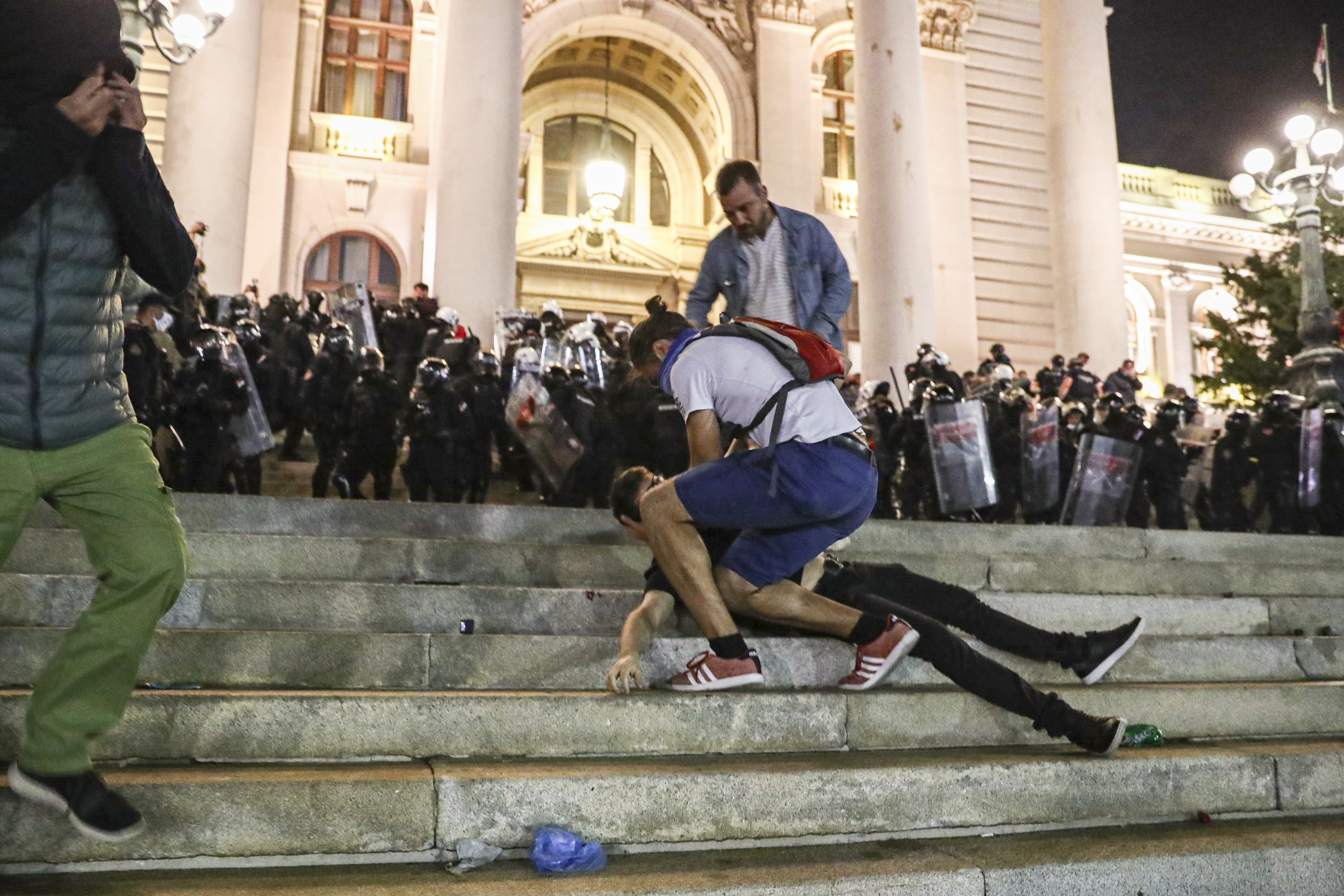 Beograd 07.07.2020. Protest, povređeni mladić