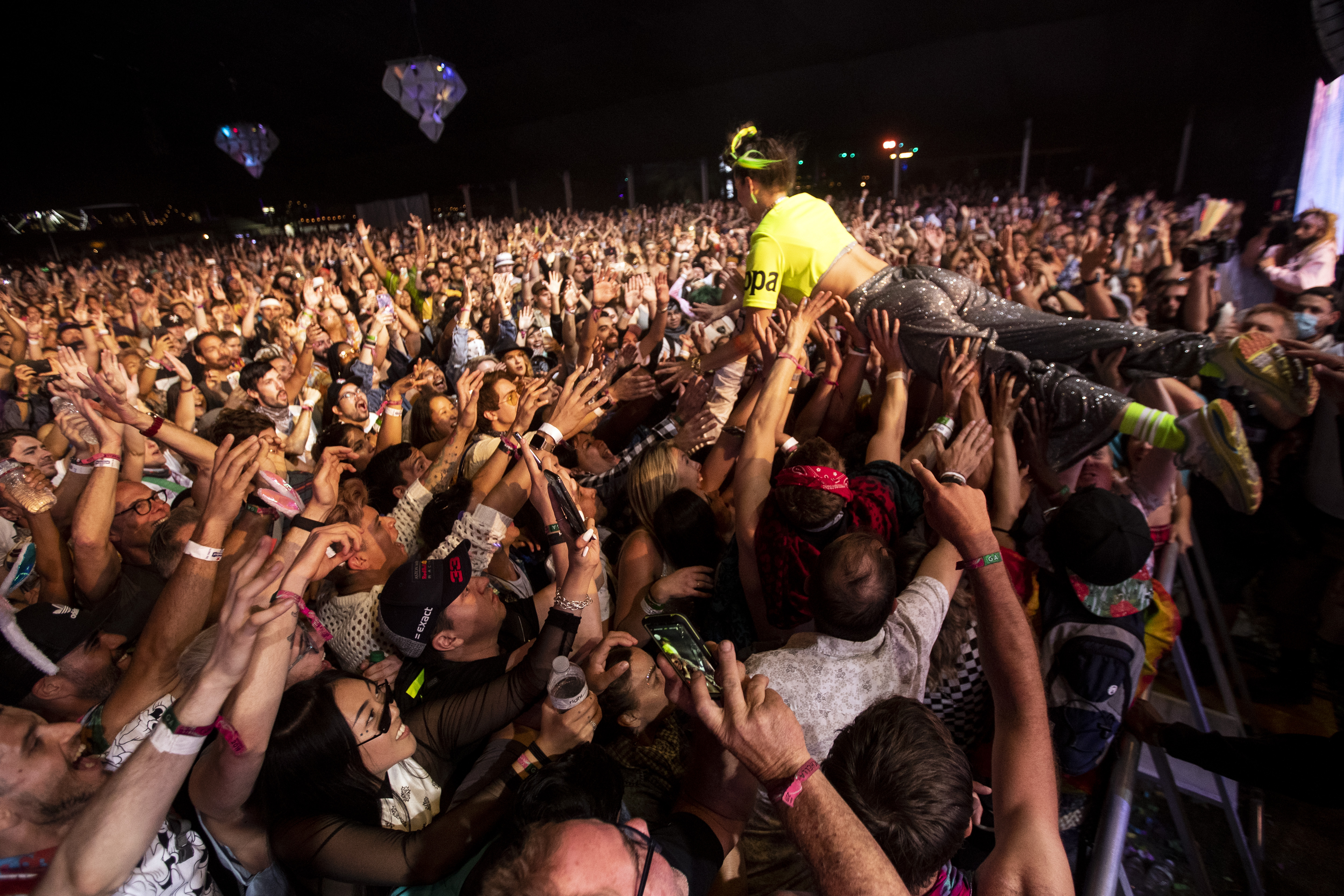 epa07520886 Sofi of US duo Sofi Tukker jumps into crowd while performing during the Coachella Valley Music and Arts Festival in Indio, near Palm Springs, California, USA, 21 April 2019. The festival runs from 12 to 21 April 2019.  EPA-EFE/ETIENNE LAURENT