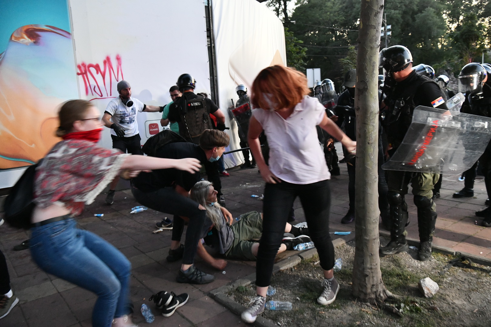 Beograd 08.07.2020. Protest, drugi dan demonstracija, haos, suzavac, paljenje, povređeni, policija Foto: Vladislav Mitić/Nova.rs
