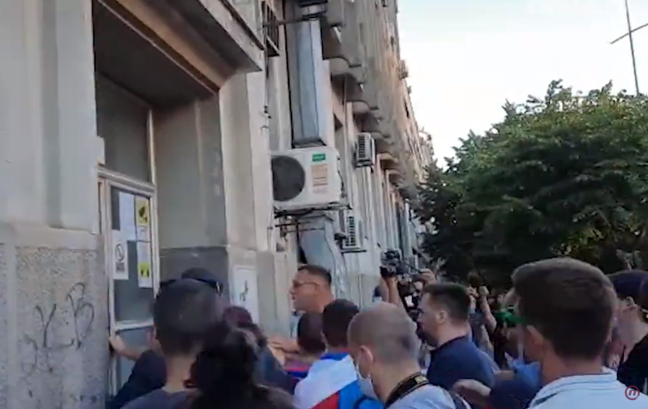 Demonstranti napali zgradu televizije Vojvodine, Novi Sad, Protest