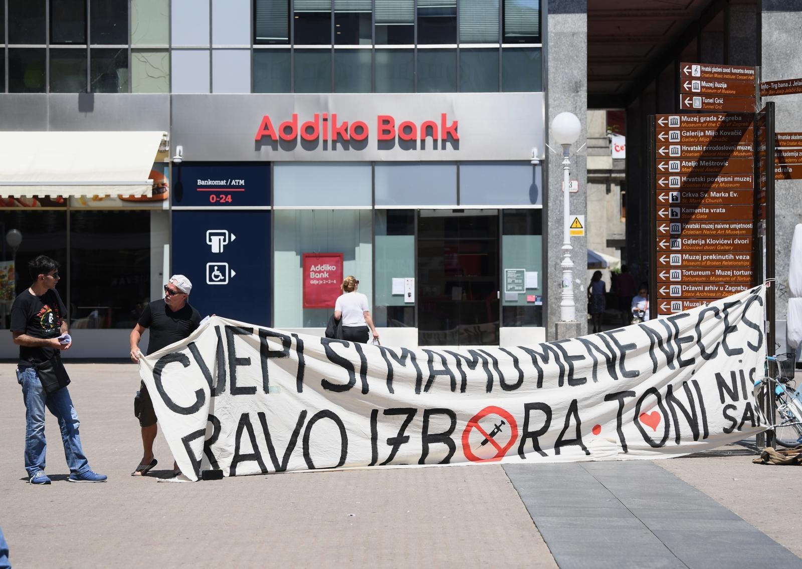 21.07.2020., Zagreb - Prosvjed protiv cjepljenja s natpisom "Cijepi si mamu, mene neces". 
Photo: Marko Lukunic/PIXSELL