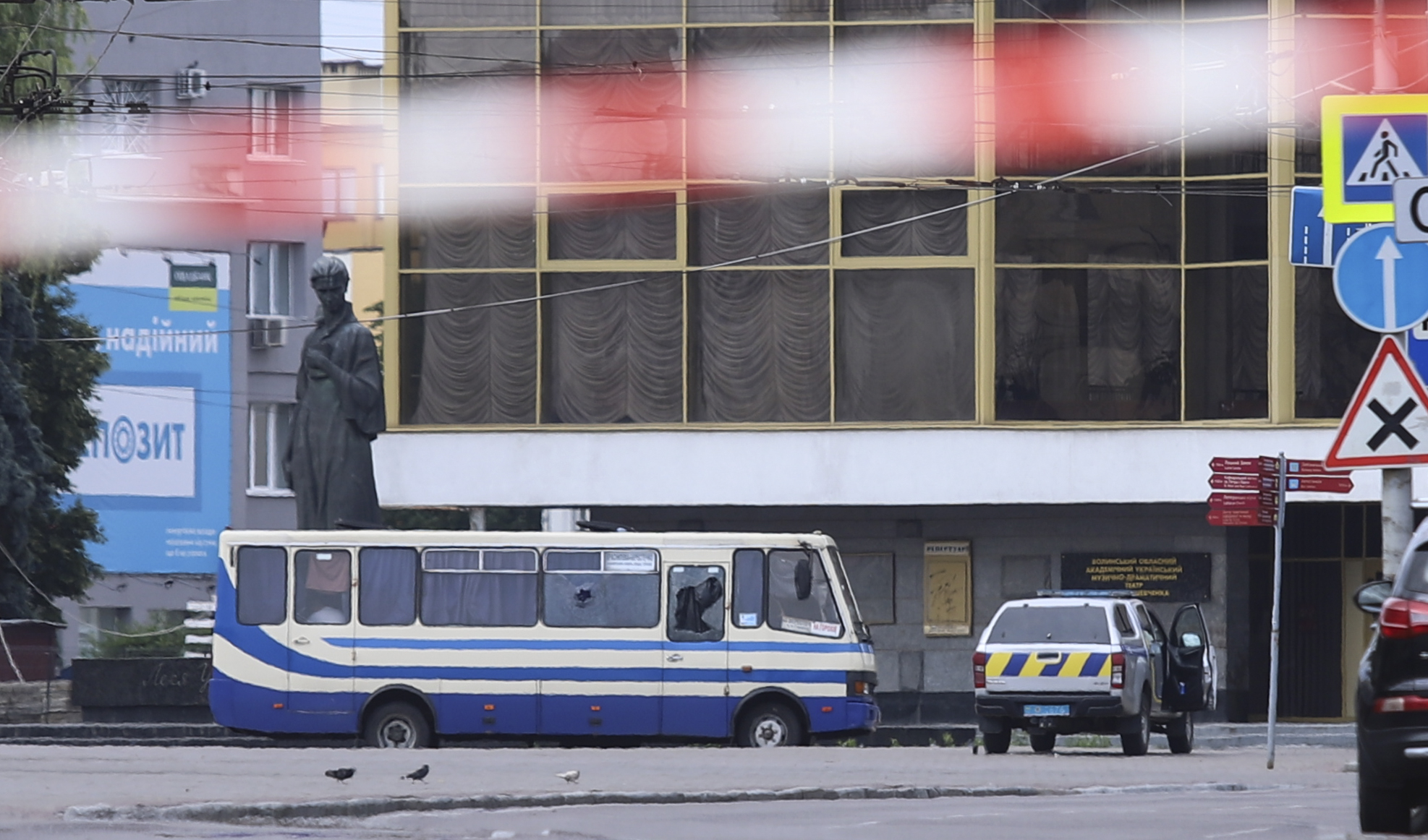The bus with hostages stay on a road in the Western Ukrainian city of Lutsk
