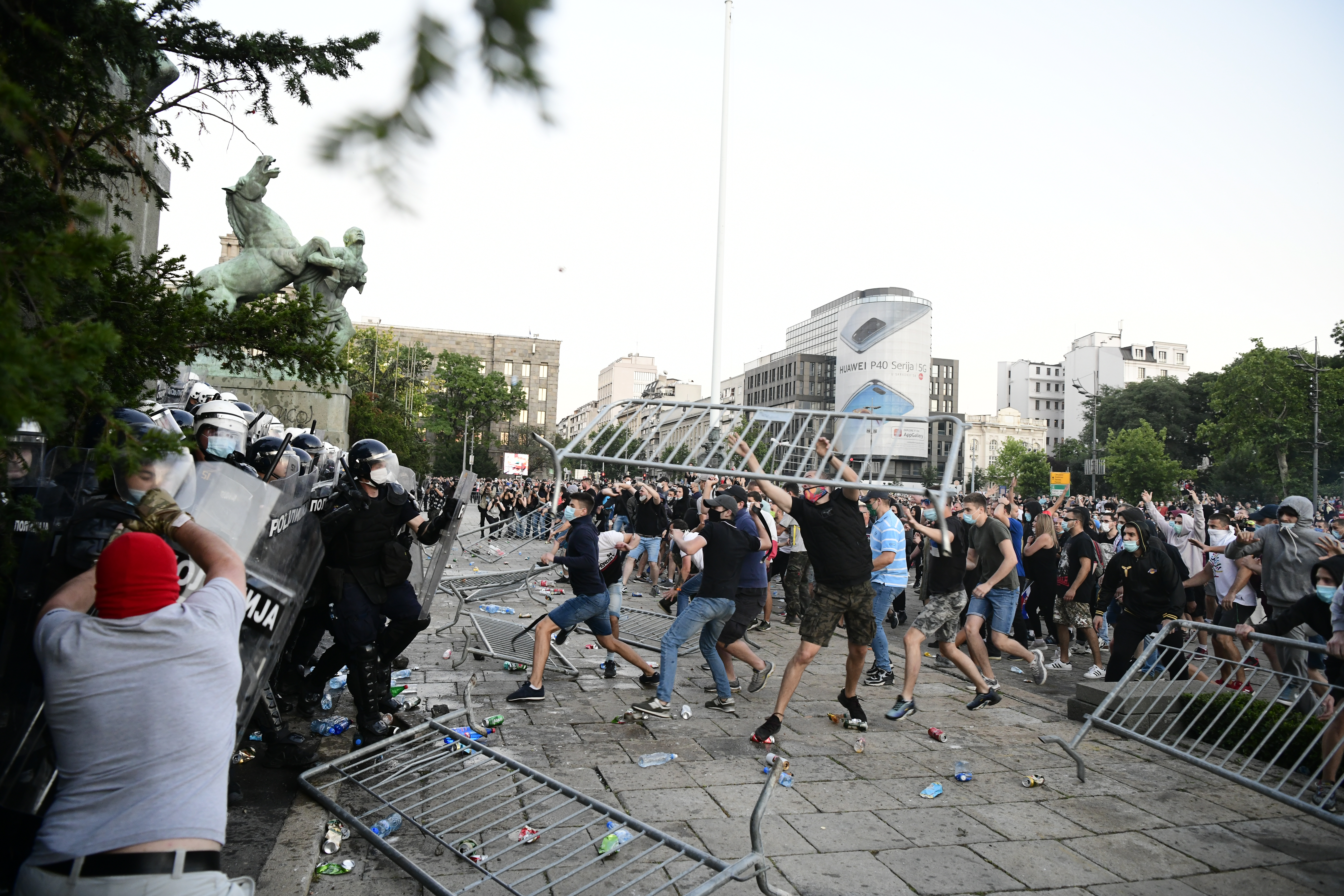 novanova Beograd 08.07.2020. Protest, drugi dan demonstracija, haos, suzavac, paljenje, povređeni, policija Foto: Goran Srdanov/Nova.rs