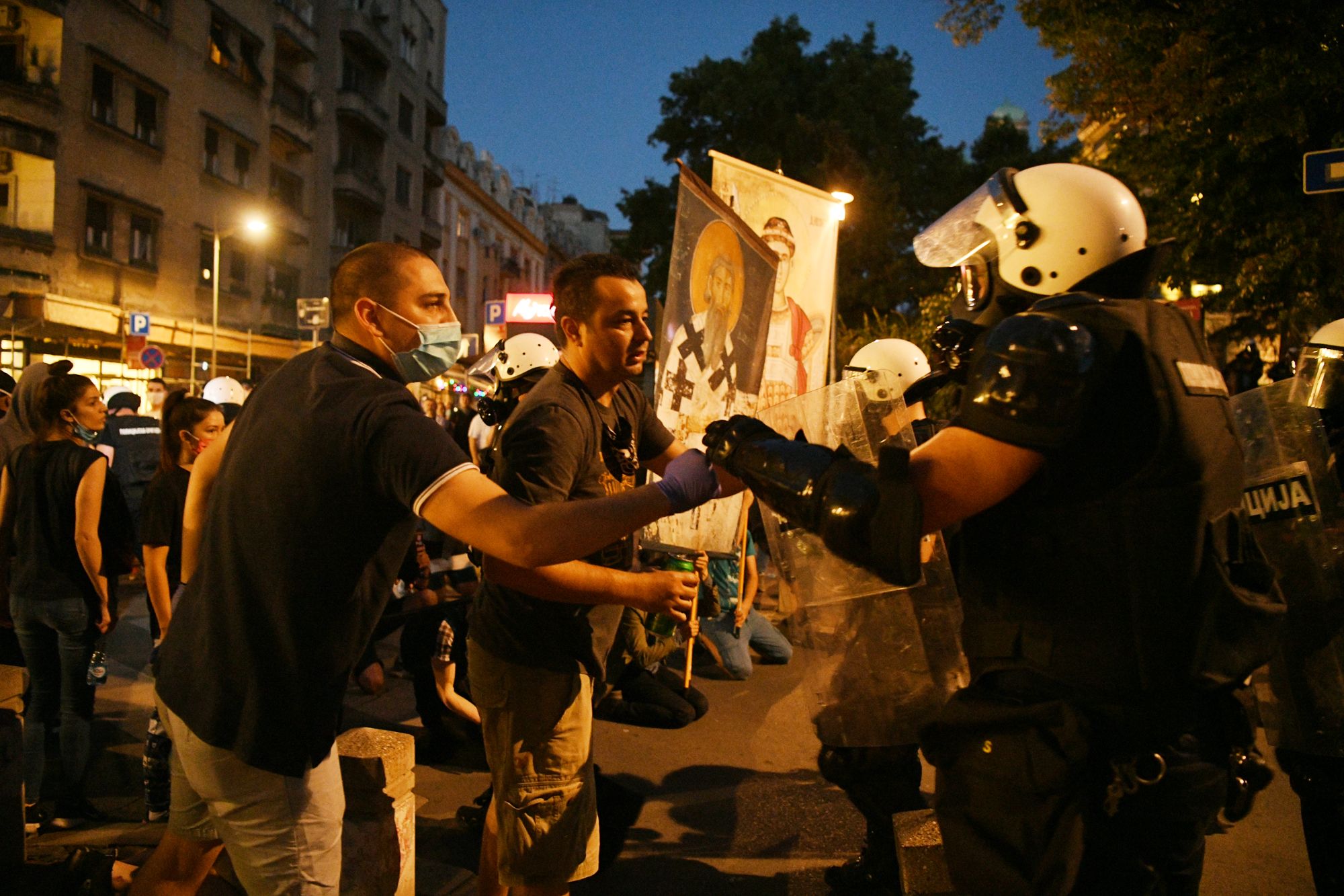 novanova Beograd 08.07.2020. Protest, drugi dan demonstracija, policija, ikone, krstFoto: Filip Krainčanić/Nova.rs