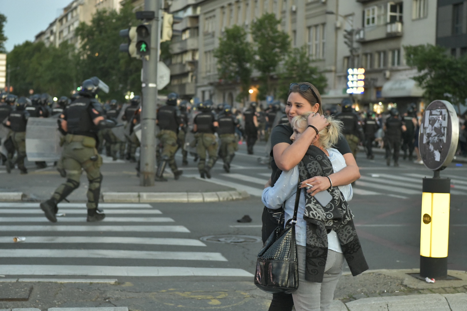novanova Beograd 08.07.2020. Protest, drugi dan demonstracija, haos, suzavac, paljenje, povređeni, policija Foto: Zoran Lončarević/Nova.rs