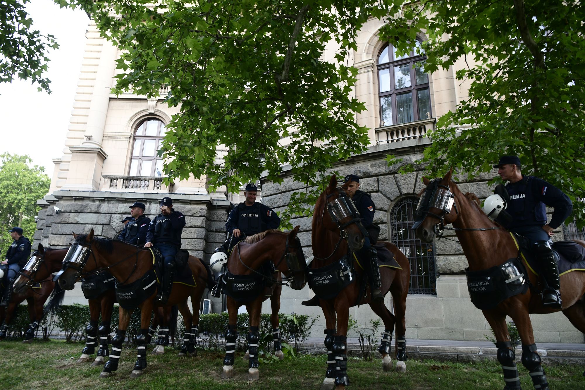 Beograd 09.07.2020. Policija, konjica. Protest, treći dan, demonstracije, Skupština Srbije, sedenje, mirni protest, ne nasedaj, sedi Foto: Goran Srdanov/Nova.rs