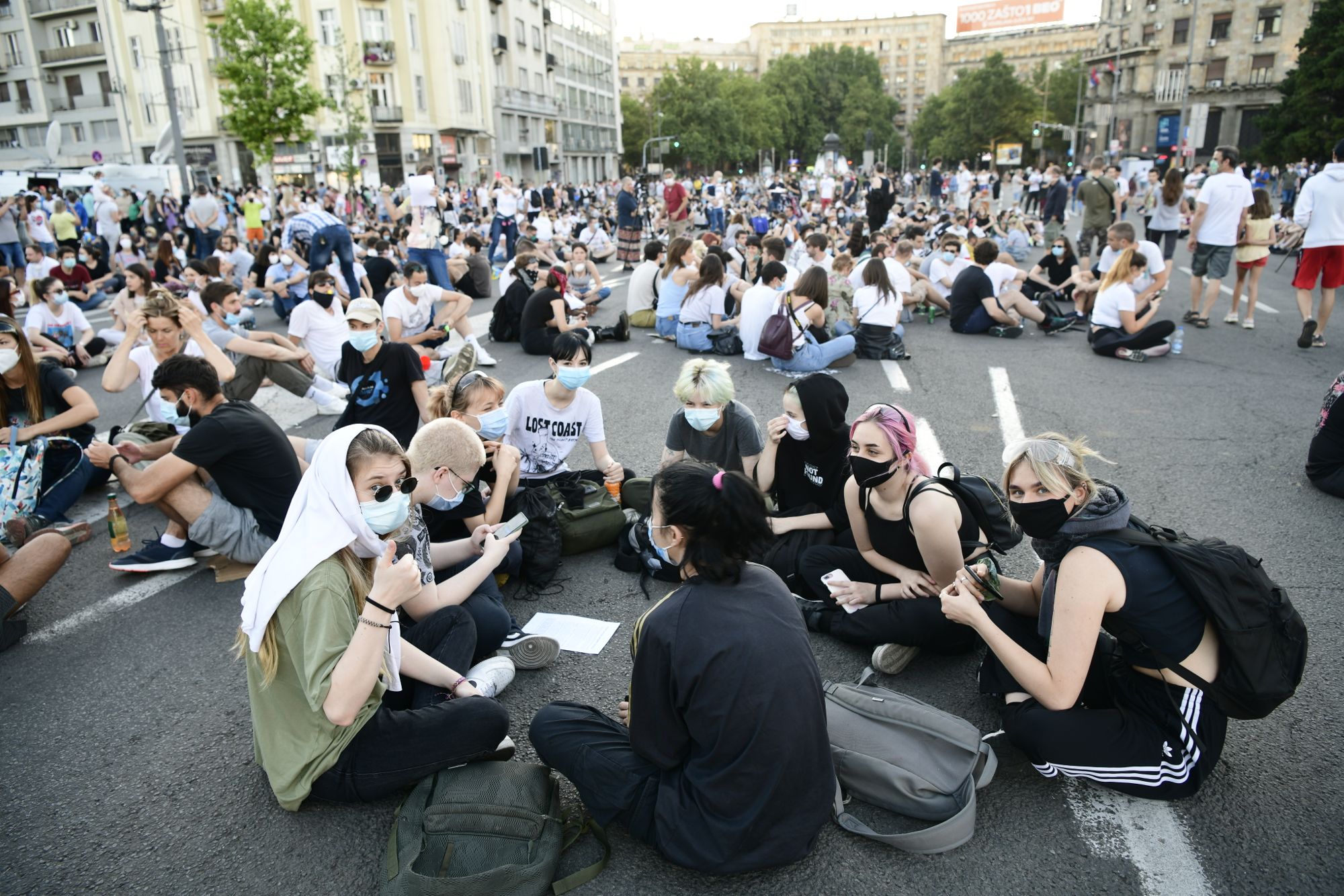 Beograd 09.07.2020. Protest, treći dan, demonstracije, Skupština Srbije, sedenje, mirni protest, ne nasedaj, sedi Foto: Goran Srdanov/Nova.rs