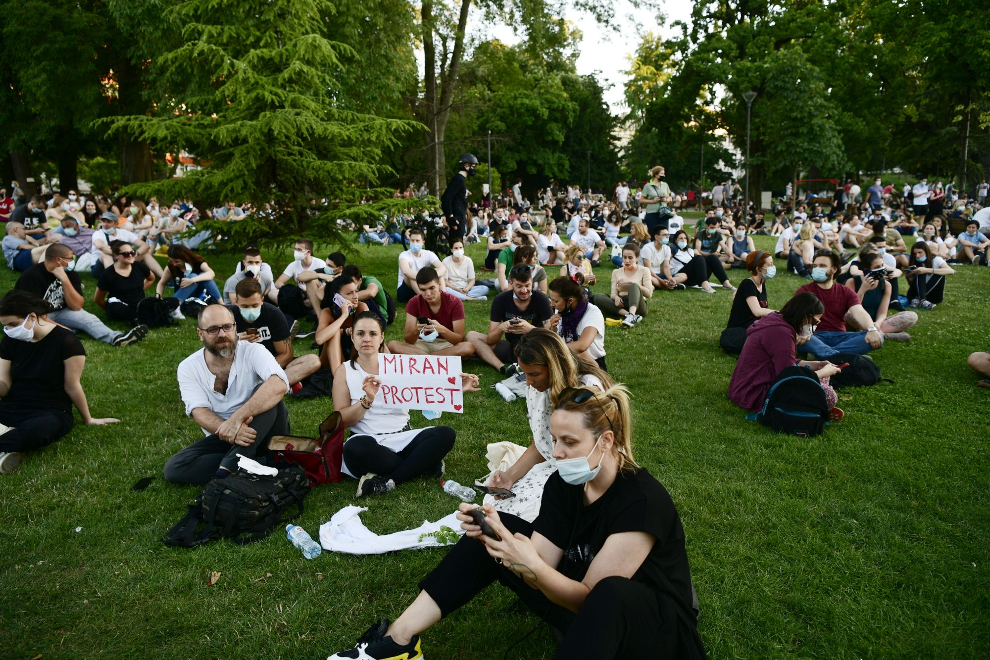 Beograd 09.07.2020. Protest, treći dan, demonstracije, Skupština Srbije, sedenje, mirni protest, ne nasedaj, sedi Foto: Goran Srdanov/Nova.rs