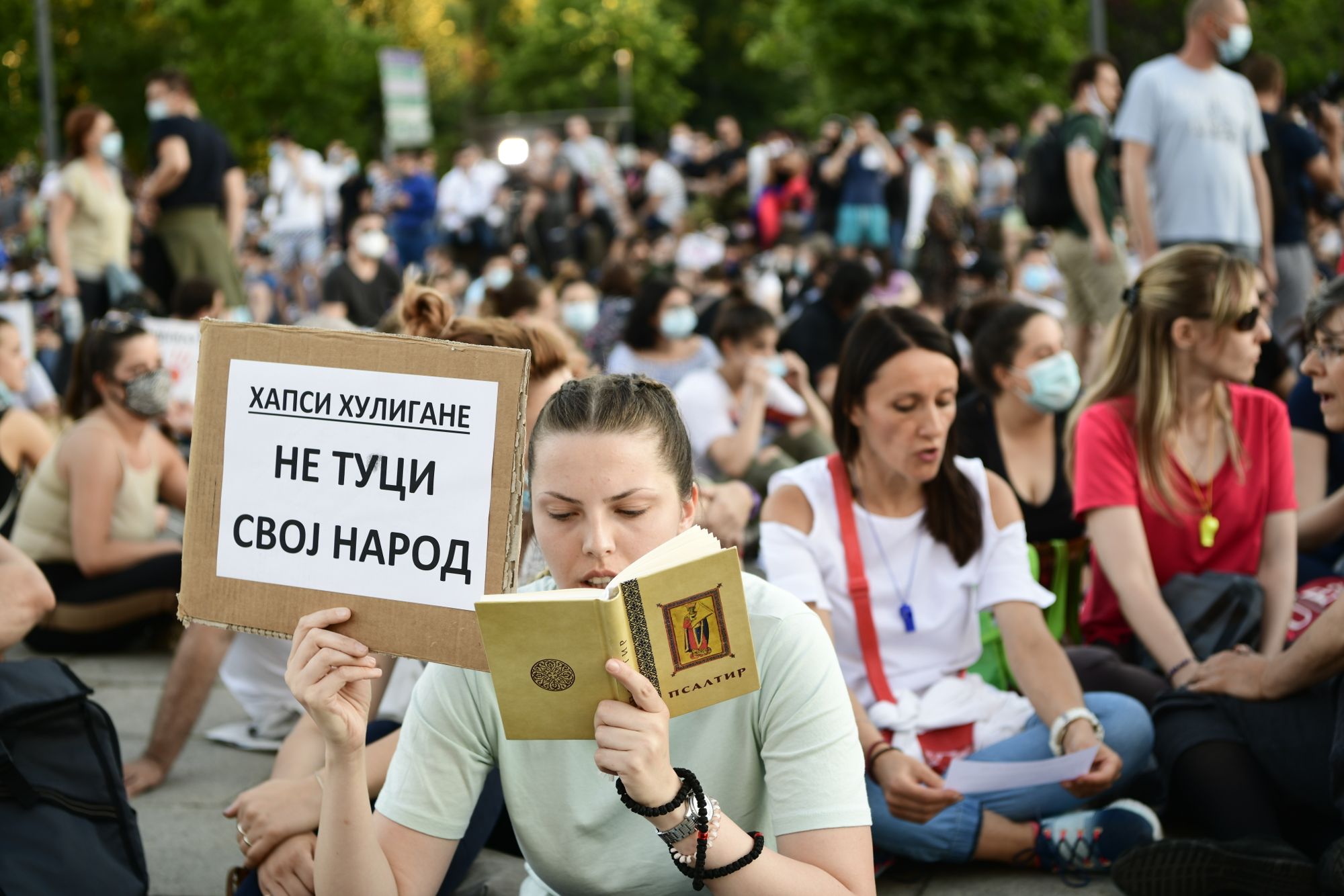 Beograd 09.07.2020. Protest, treći dan, demonstracije, Skupština Srbije, sedenje, mirni protest, ne nasedaj, sedi Foto: Goran Srdanov/Nova.rs