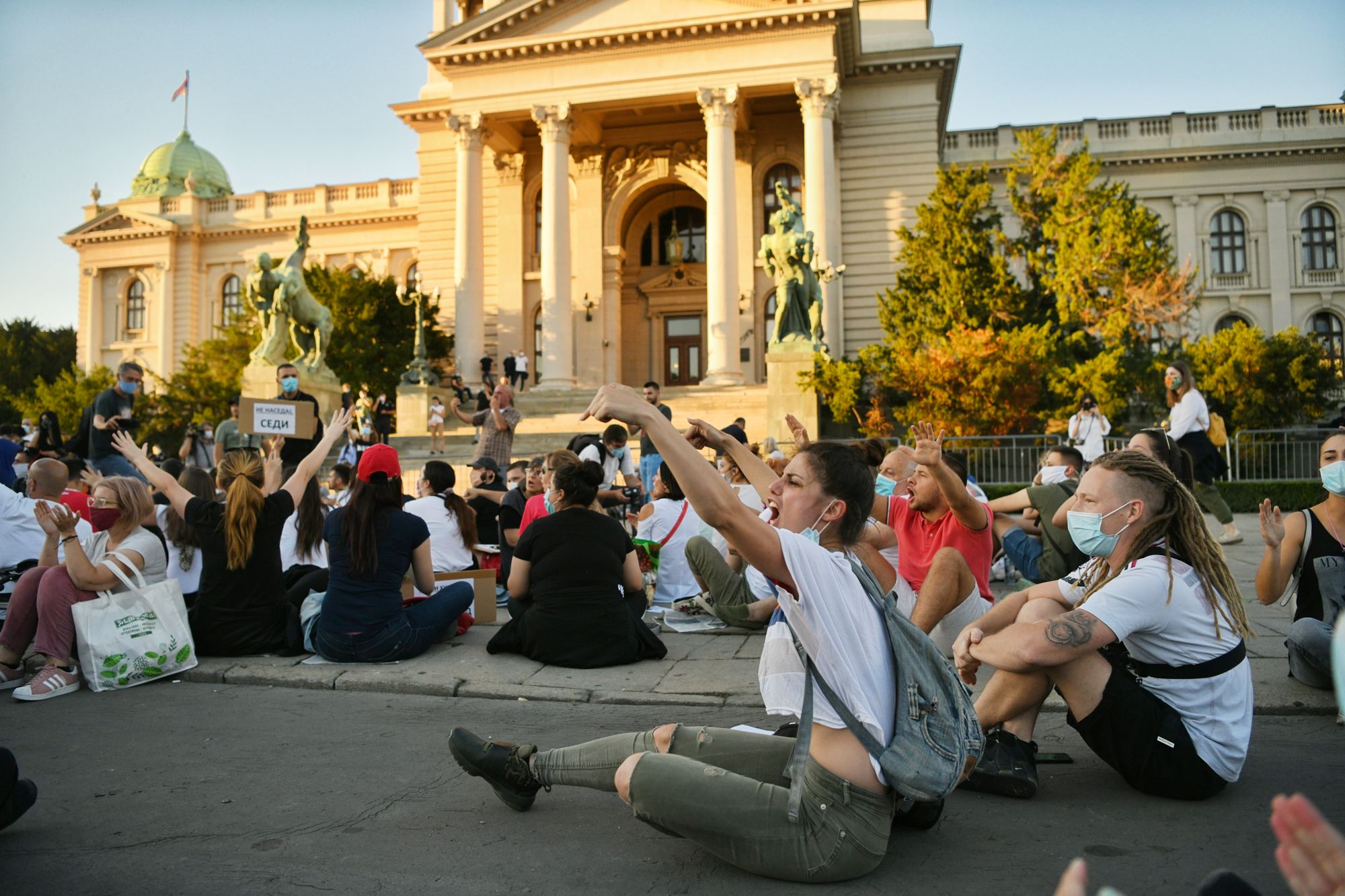Beograd 09.07.2020. Protest, treći dan, demonstracije, Skupština Srbije, sedenje, mirni protest, ne nasedaj, sedi Foto: Filip Krainčanić/Nova.rs