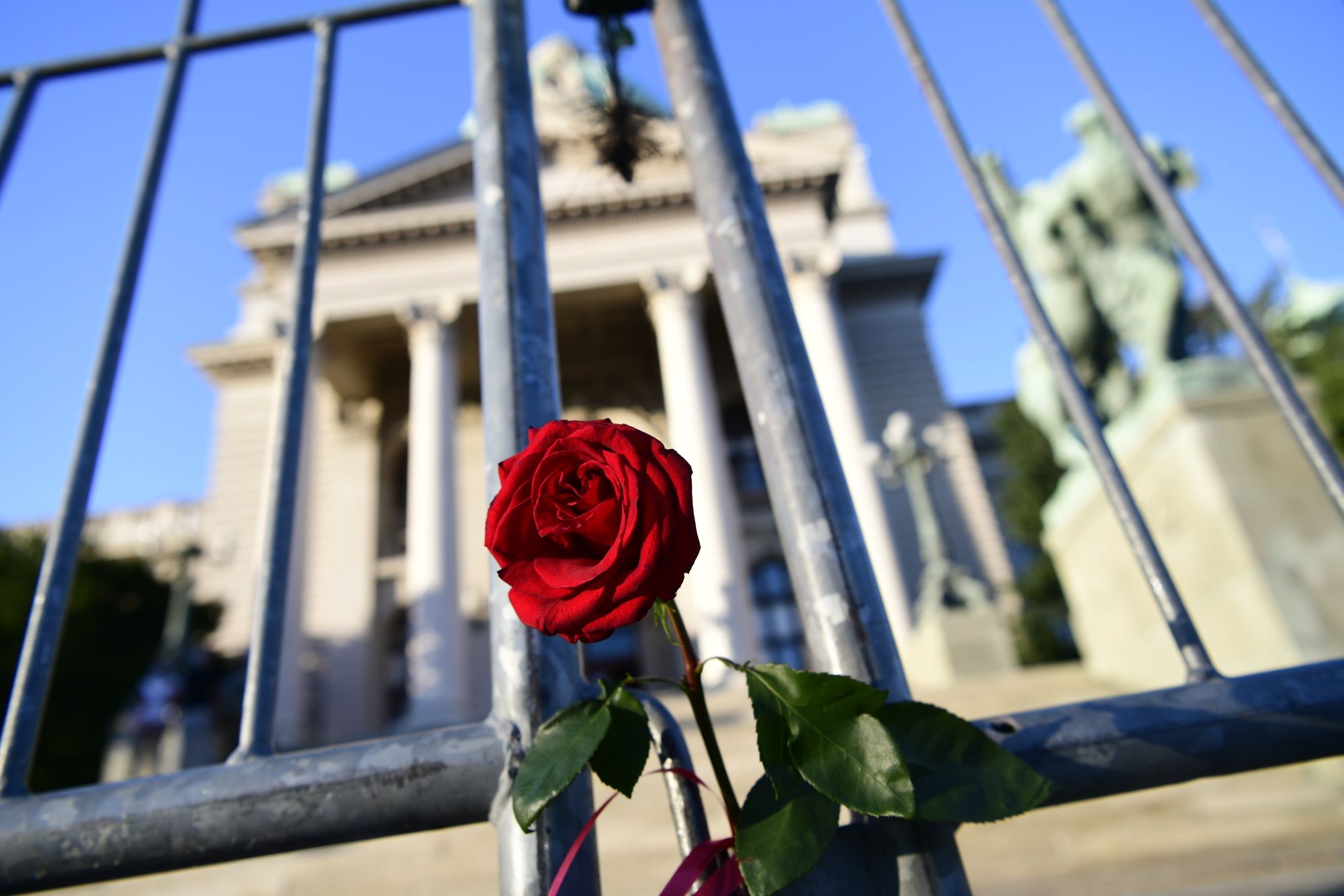Beograd 09.07.2020. Protest, treći dan, demonstracije, Skupština Srbije, sedenje, mirni protest, ne nasedaj, sedi Foto: Goran Srdanov/Nova.rs