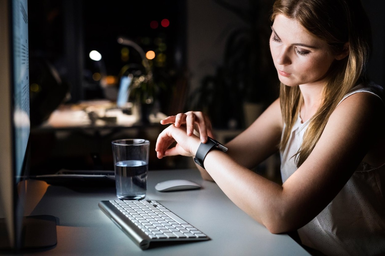 Beautiful young businesswoman in her office late at night looking at watch., Image: 347286034, License: Royalty-free, Restrictions: , Model Release: yes, Credit line: Jozef Polc / Alamy / Alamy / Profimedia