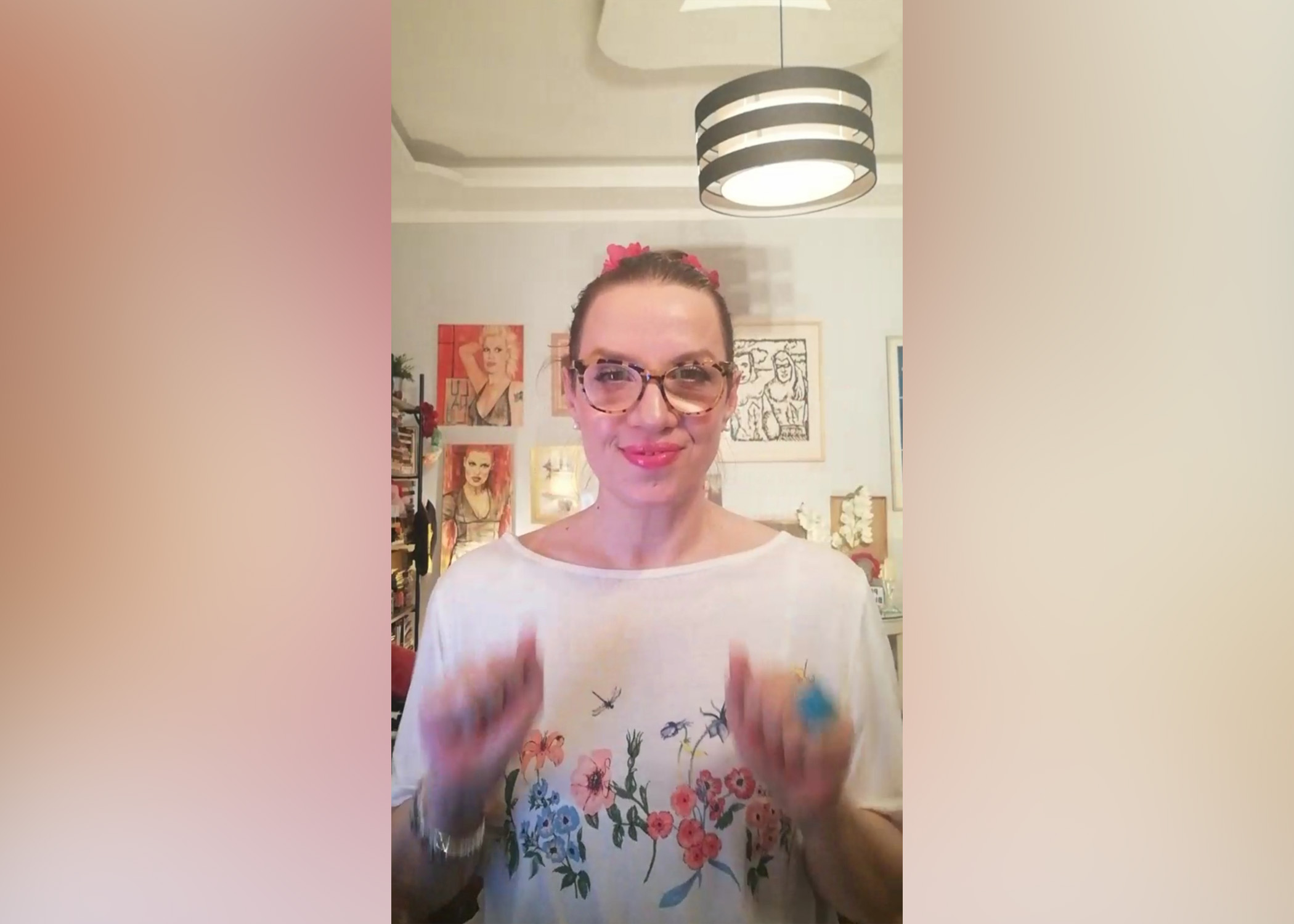 Suzana Zlatanović Luna Lu Autoportret zaposleni Nova.rs rad od kuće, izolacija, vanredno stanje, koronavirus, zabrana kretanja, socijalna distanca