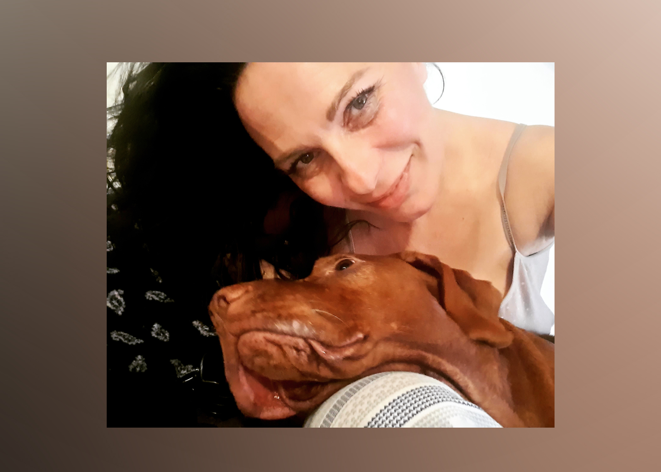 Ana Lalić Autoportret zaposleni Nova.rs rad od kuće, izolacija, vanredno stanje, koronavirus, zabrana kretanja, socijalna distanca