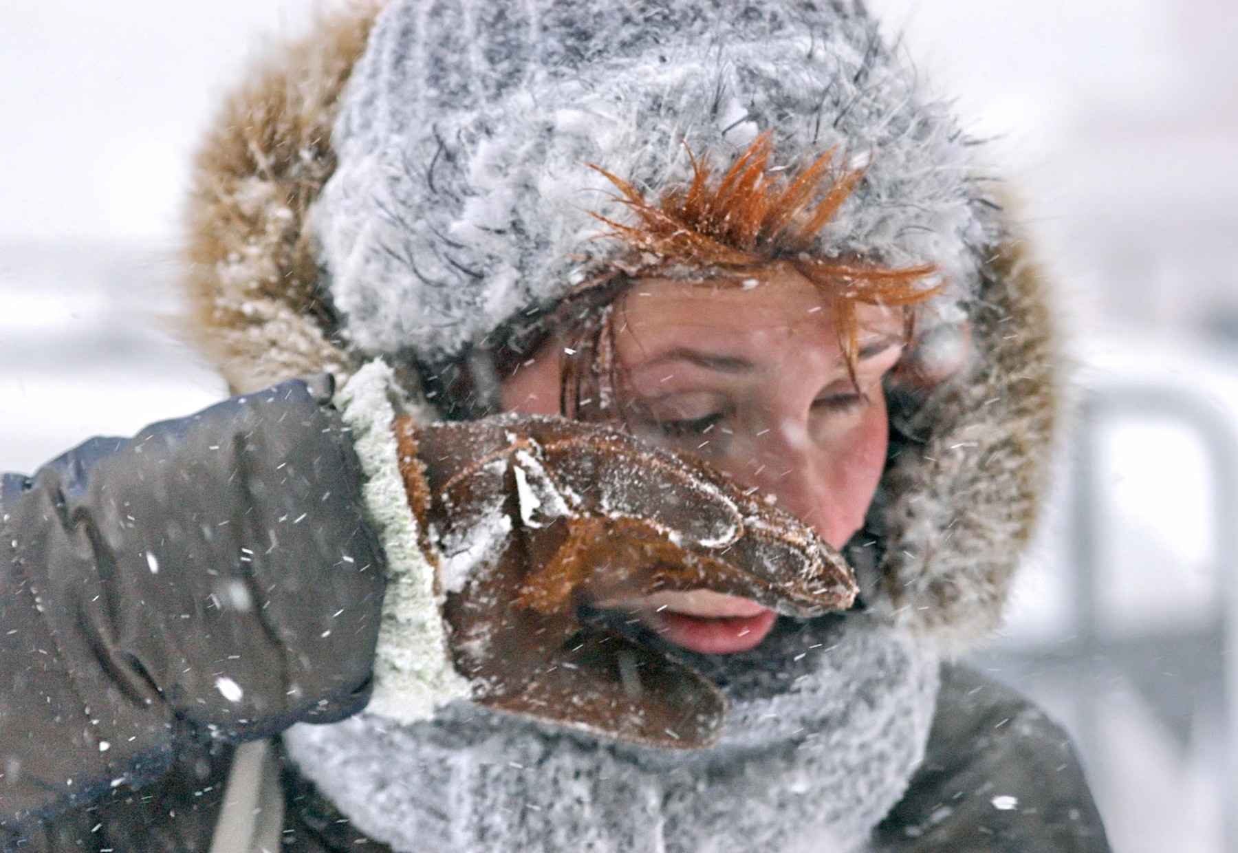 81: VLADIVOSTOK, RUSSIA. MARCH 5. Middle-aged woman, warmly dressed, walks in a heavy blizzard.,Image: 20420017, License: Rights-managed, Restrictions: , Model Release: no, Credit line: Sayapin Vladimir / TASS / Profimedia