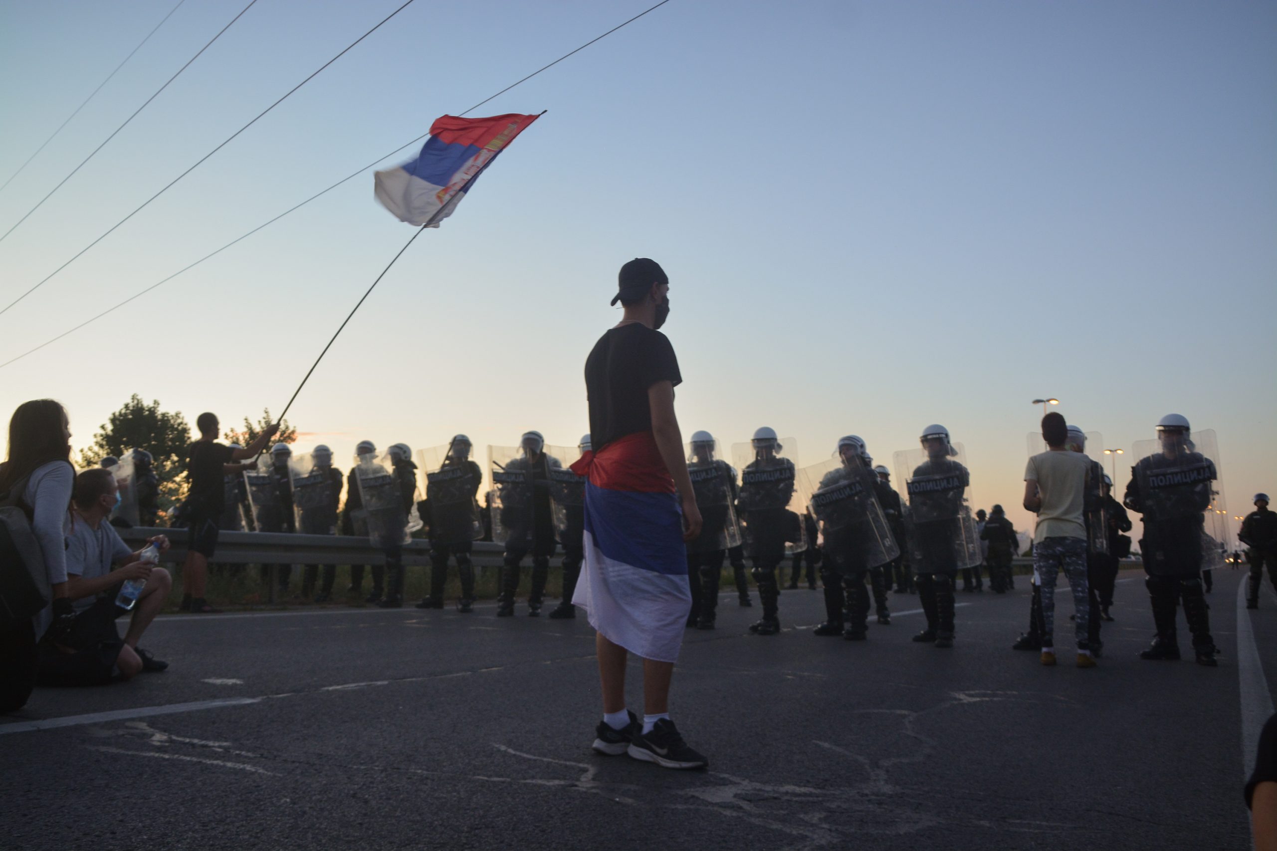 Novi Sad 10.07.2020. Protest u Novom Sadu, autoput, auto-put, auto put, policija, žandarmerija, kordon DOBIJENE FOTOGRAFIJE, ČITALAC, SA DOZVOLOM ZA KORIŠĆENJE Foto: Jovan Radaković