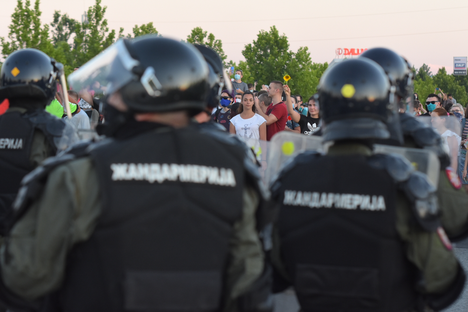 Novi Sad 10.07.2020. Policija, žandarmerija, auto-put, autoput, auto put, ljudi, protest, četvrti dan, 4 dan Foto: Nenad Mihajlović