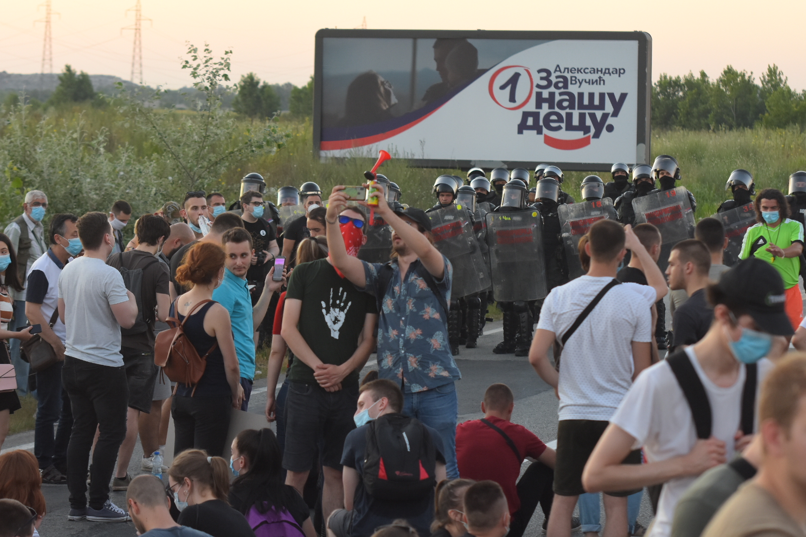 Novi Sad 10.07.2020. Policija, žandarmerija, auto-put, autoput, auto put, ljudi, protest, četvrti dan, 4 dan Foto: Nenad Mihajlović