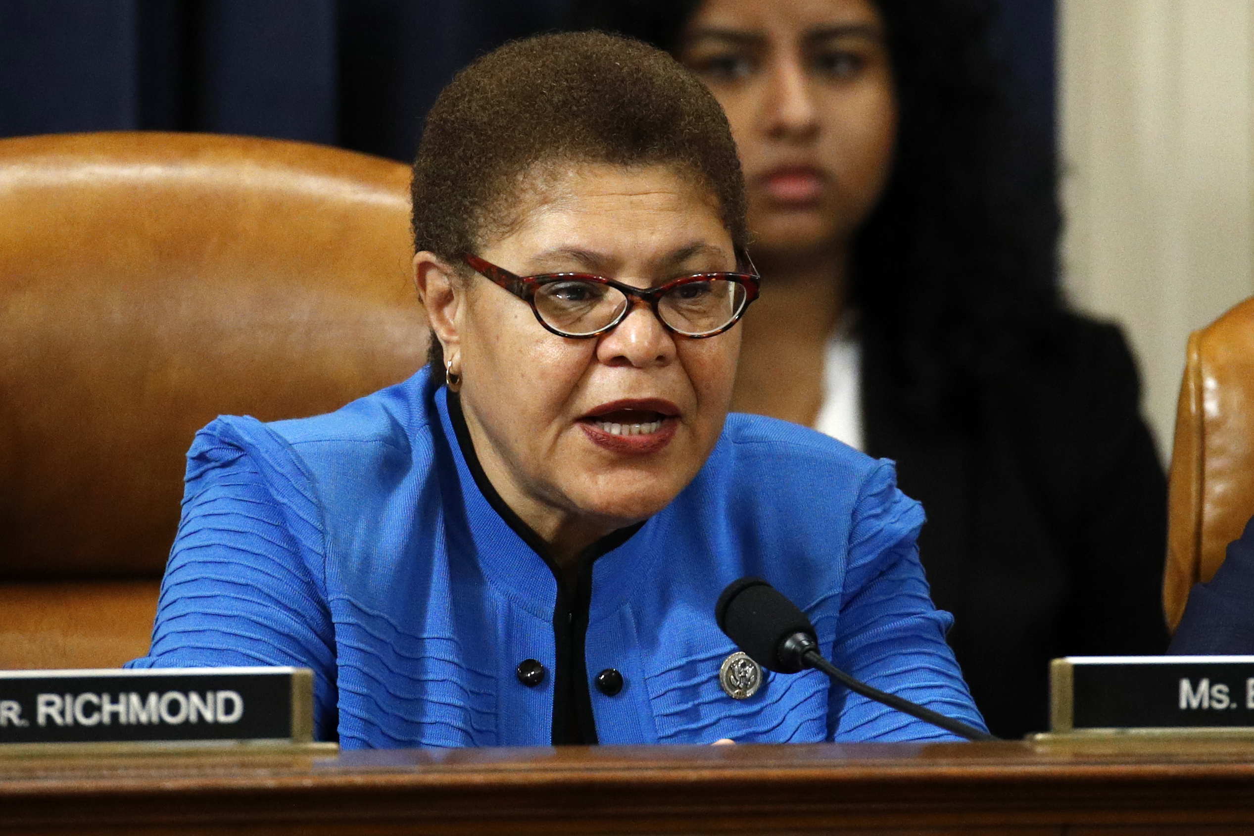 Karen Bas
epa08069346 Rep. Karen Bass, D-Calif, votes to approve the second article of impeachment against US President Donald J. Trump during a House Judiciary Committee meeting, on Capitol Hill in Washington, DC, USA, 13 December 2019.