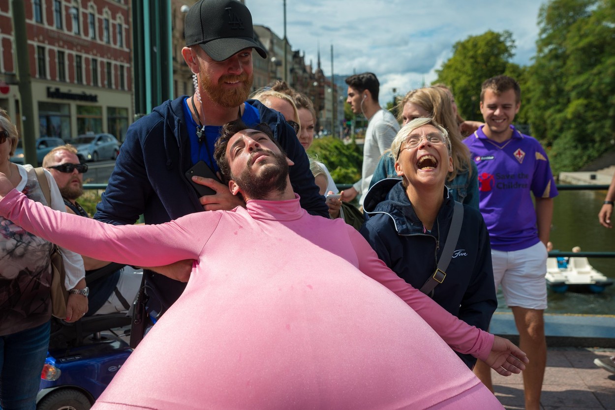 Malmö, Sweden. 11th August, 2018. French dance company Compagnie Didier Théron performing "La grande phrase" on the streets during Malmöfestivalen. Tommy Lindholm/Alamy Live News