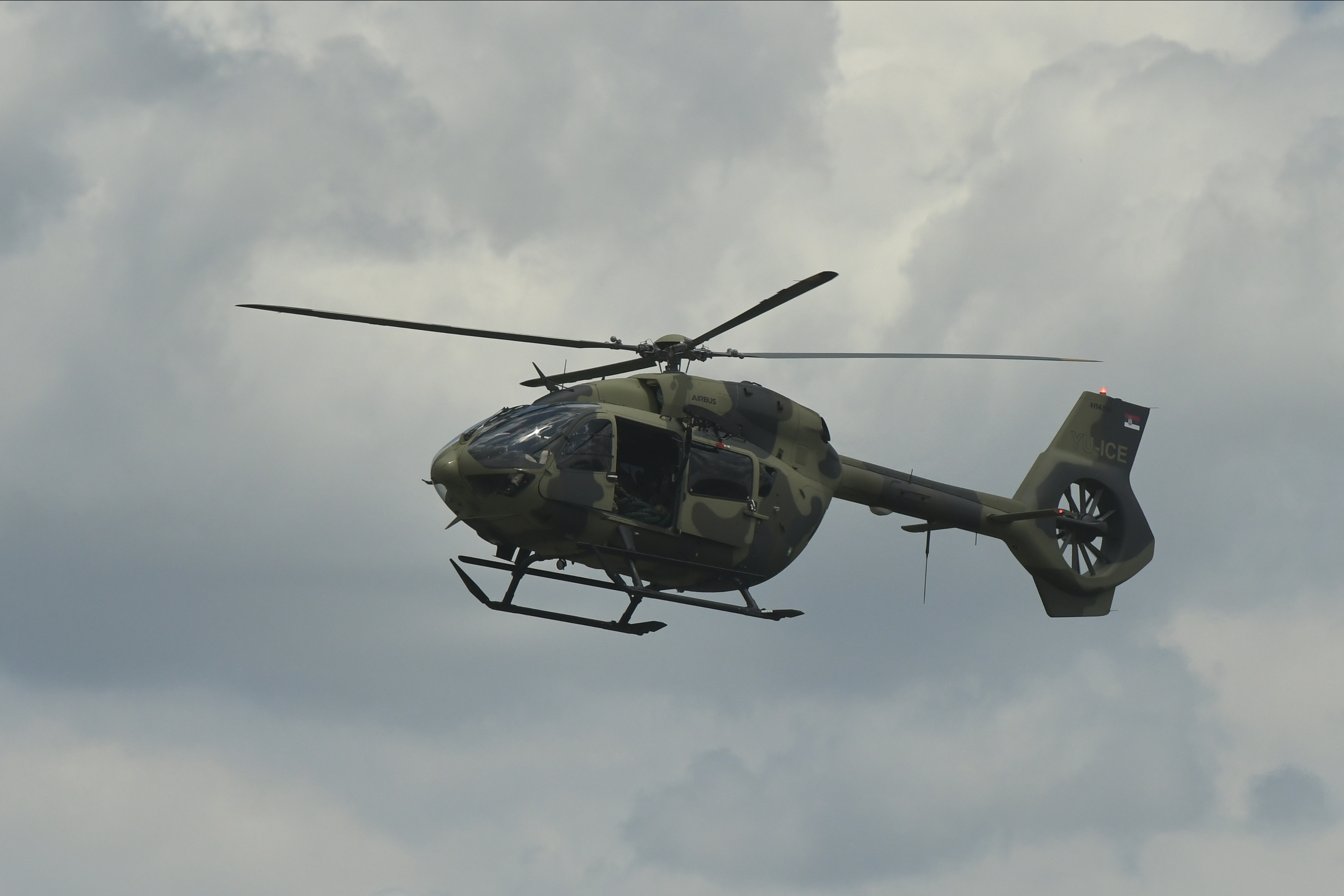 beograd 28.05 2020  pokazna vezba, vojna vezba, spustanje specijalaca , policijski helihopter ,Helikopter H-145M Mupa Srbije Foto: Zoran Lončarević/Nova.rs