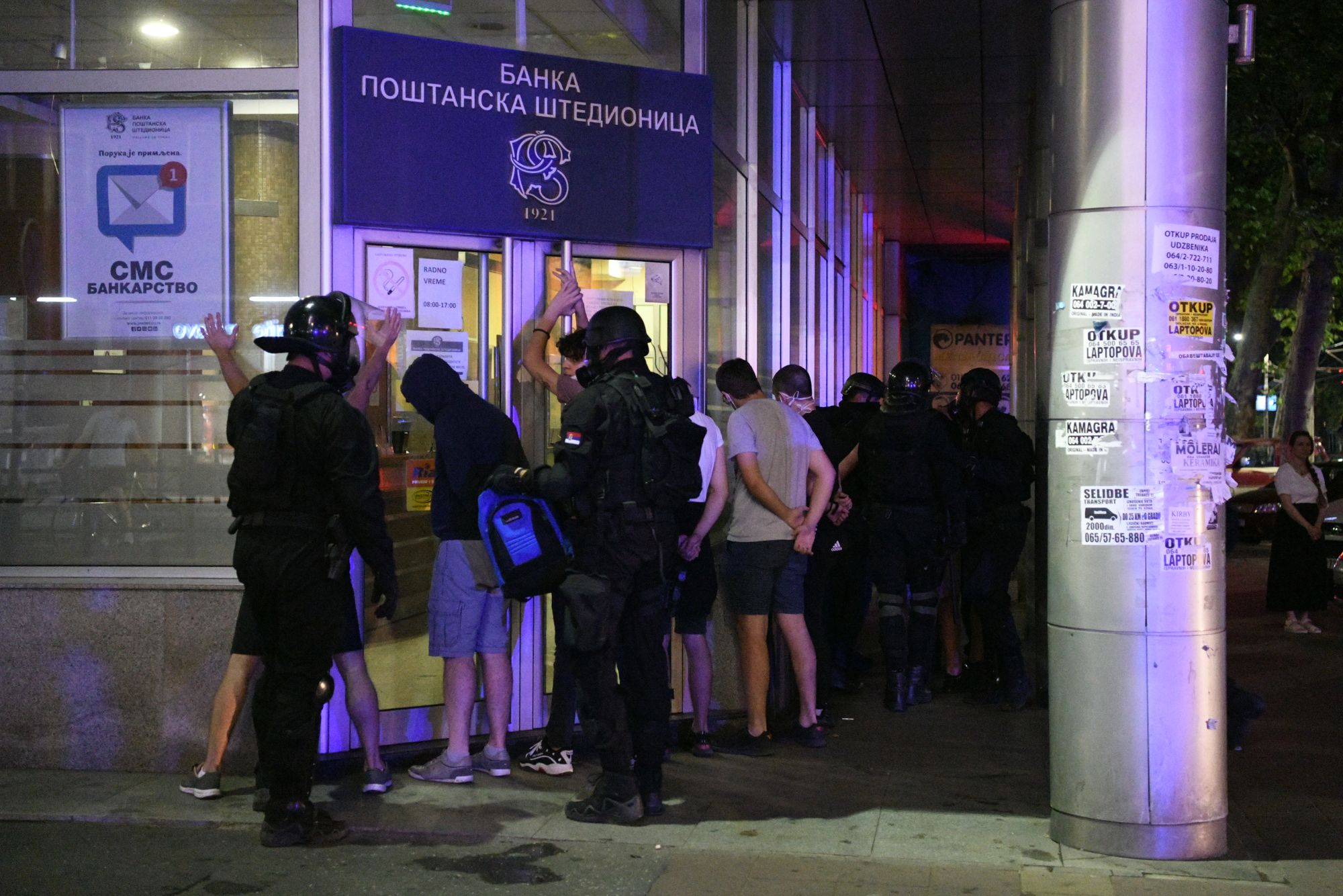 Beograd 10.07.2020. Hapšenje posle incidenta. Policija, Žandarmerija. Skupština Srbije, protest, četvrti dan, 4 dan Foto: Filip Krainčanić/Nova.rs
