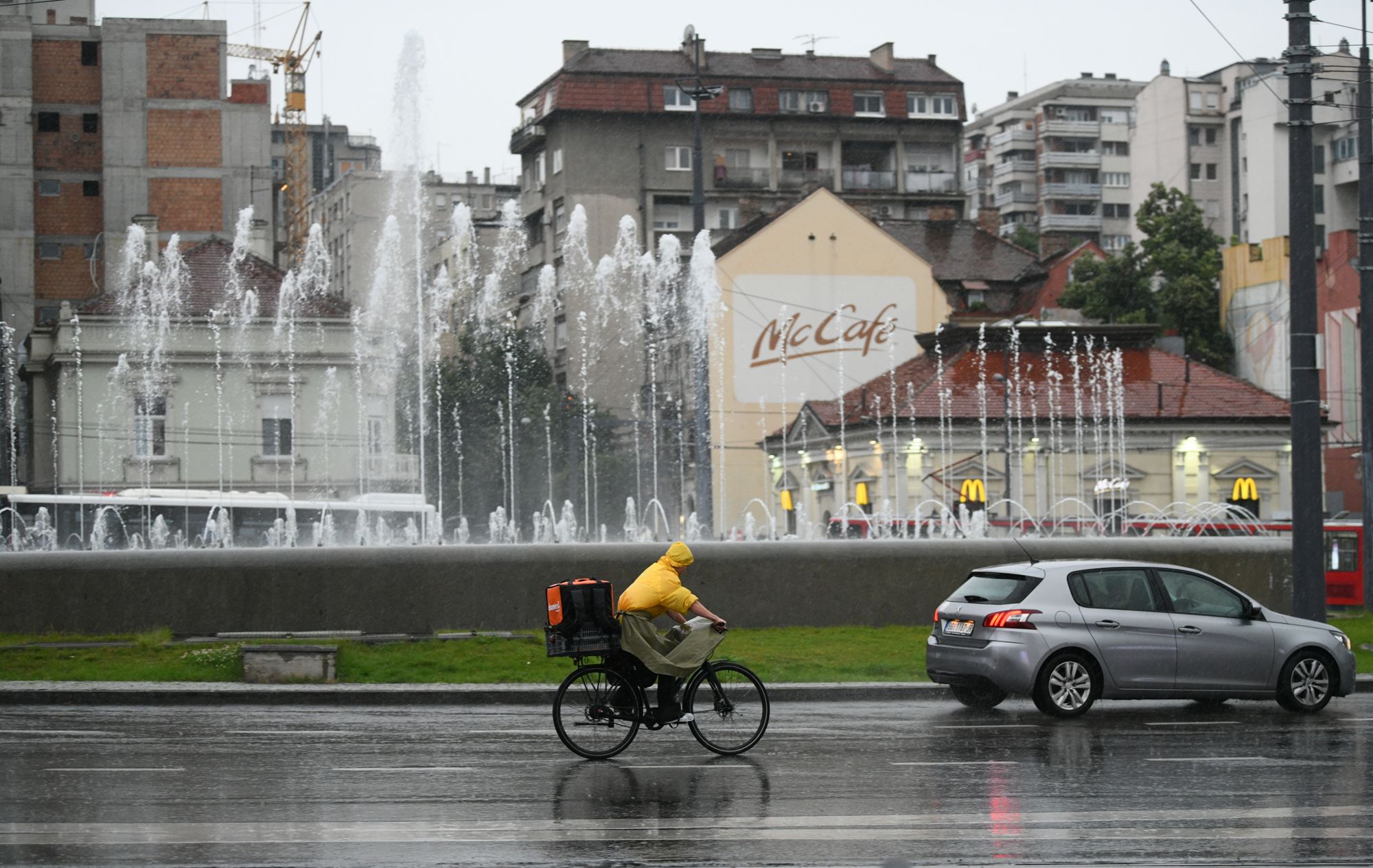Beograd 10.06.2020. Slavija, kiša, nevreme, policija, derbi Foto: Filip Krainčanić/Nova.rs