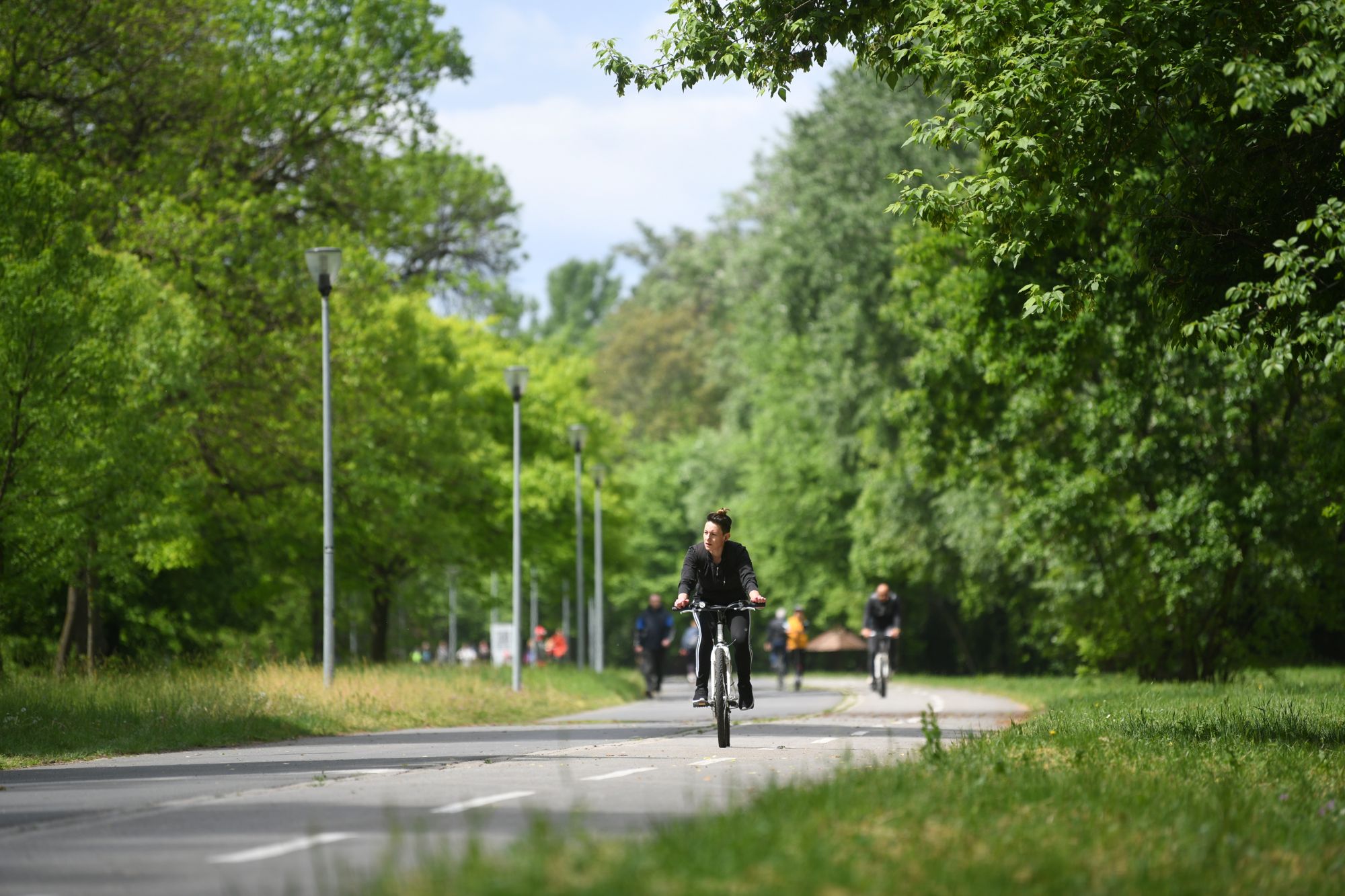 Beograd, 3.5.2020. Ada Ciganlija, nedelja, koronavirus, prvomajski praznici, biciklista, rekreacija Foto: Filip Krainčanić/Nova.rs