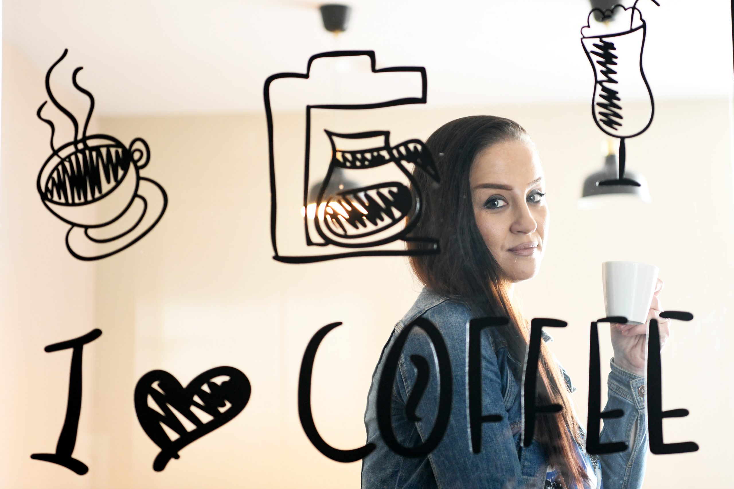 BEOGRAD 06.03.2020 Vanja Zarić, koleginica kafiterija, za osmi mart foto:Vesna Lalić/Nova.rs