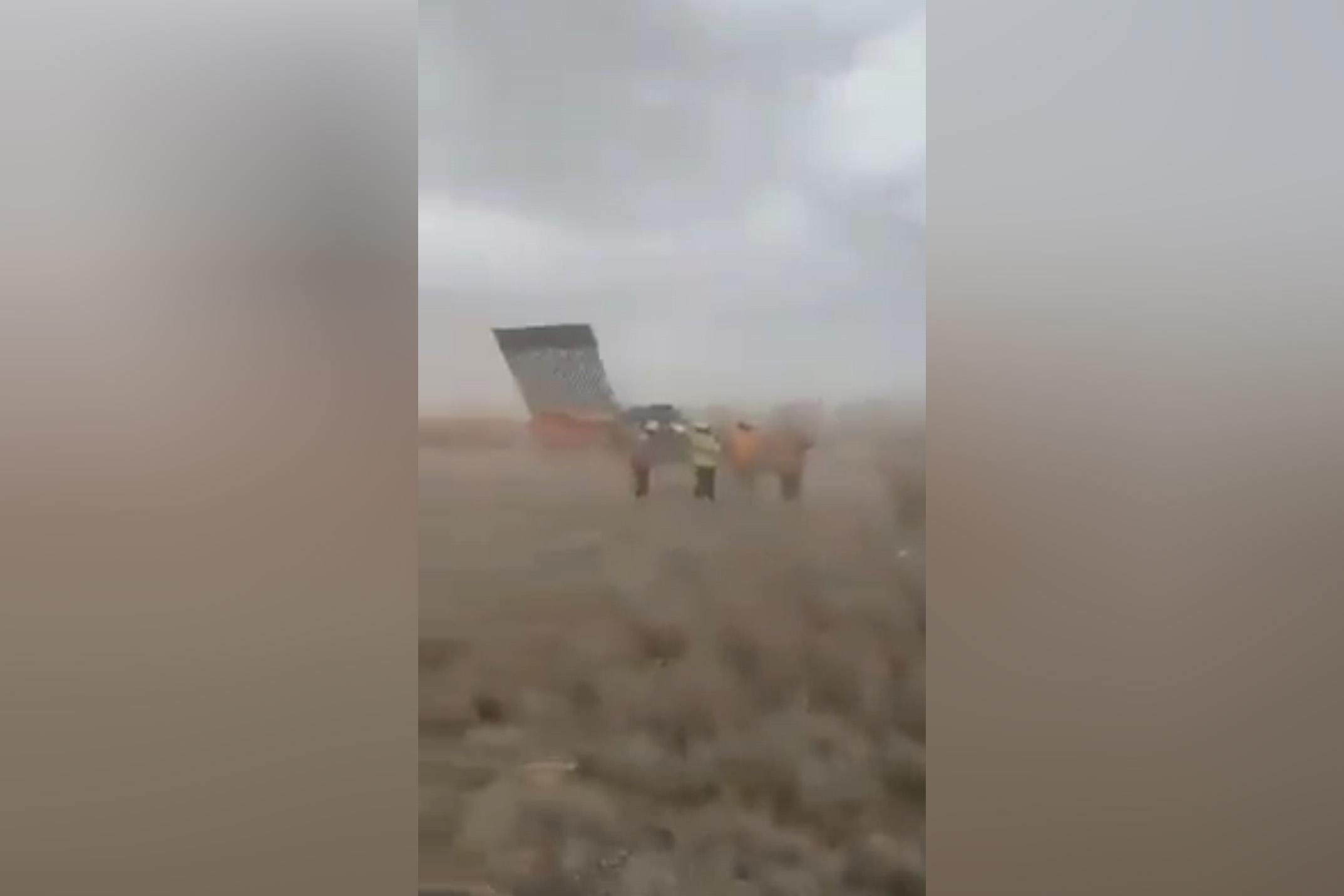 Uragan Hana, Trampov zid, uragan ruši zid Foto: Printscreen/Twitter/José