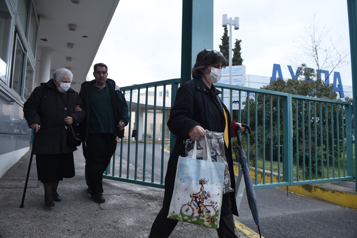 Zašto stariji odbijaju karantin?; Foto: Giannis Papanikos / Zuma Press / Profimedia