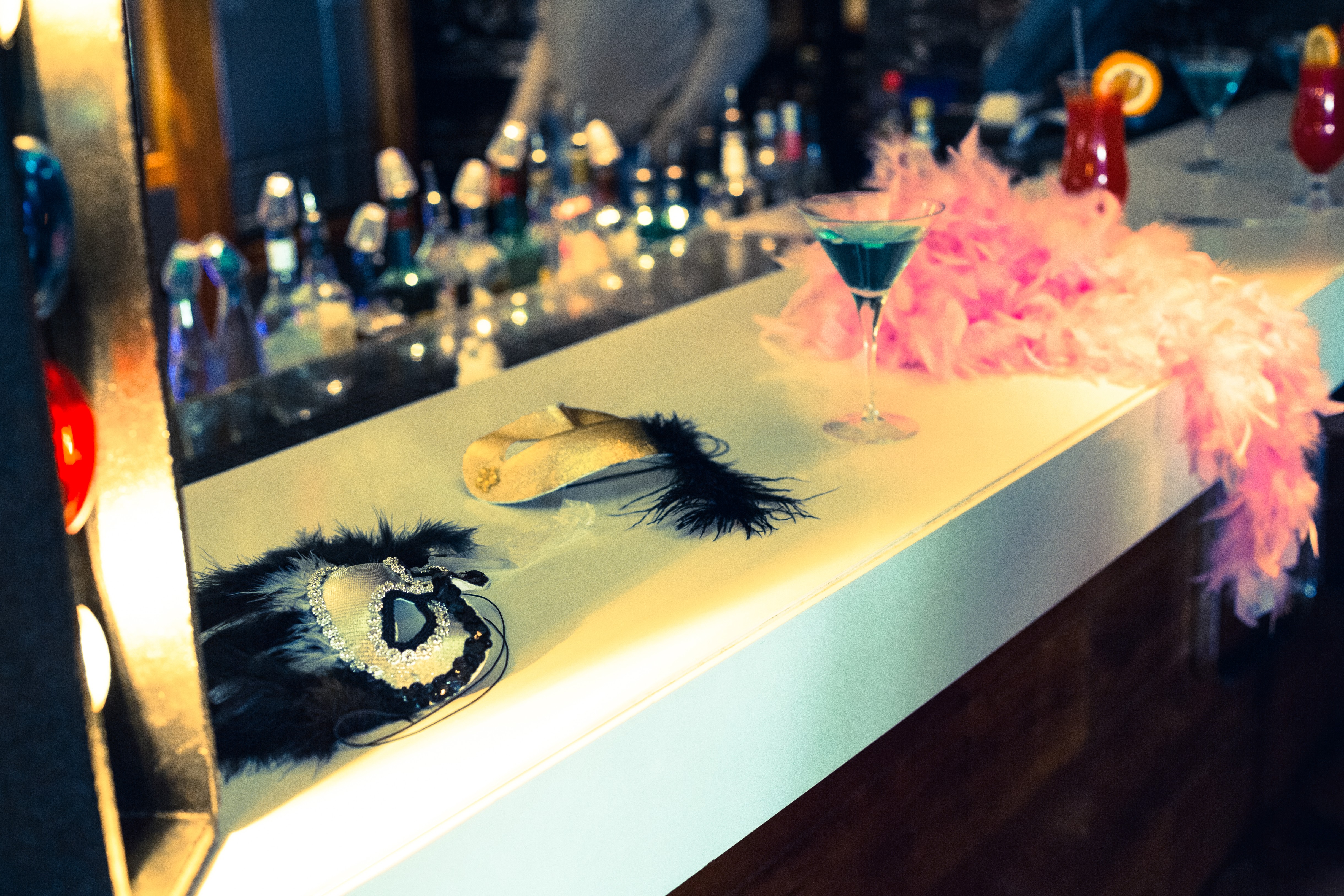 Masquerade masks and cocktails at the bar, Image: 209548525, License: Royalty-free, Restrictions: , Model Release: no, Credit line: - / Wavebreak / Profimedia