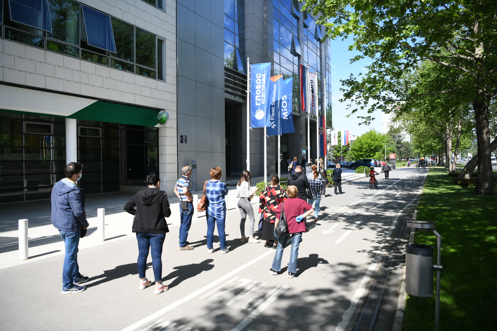 Beograd 05.05.2020 prodaja bus plus kartica i dopuna posle pandemije, milutina milankovica 165 kod luk oil zgrade Foto: Vesna Lalić/Nova.rs