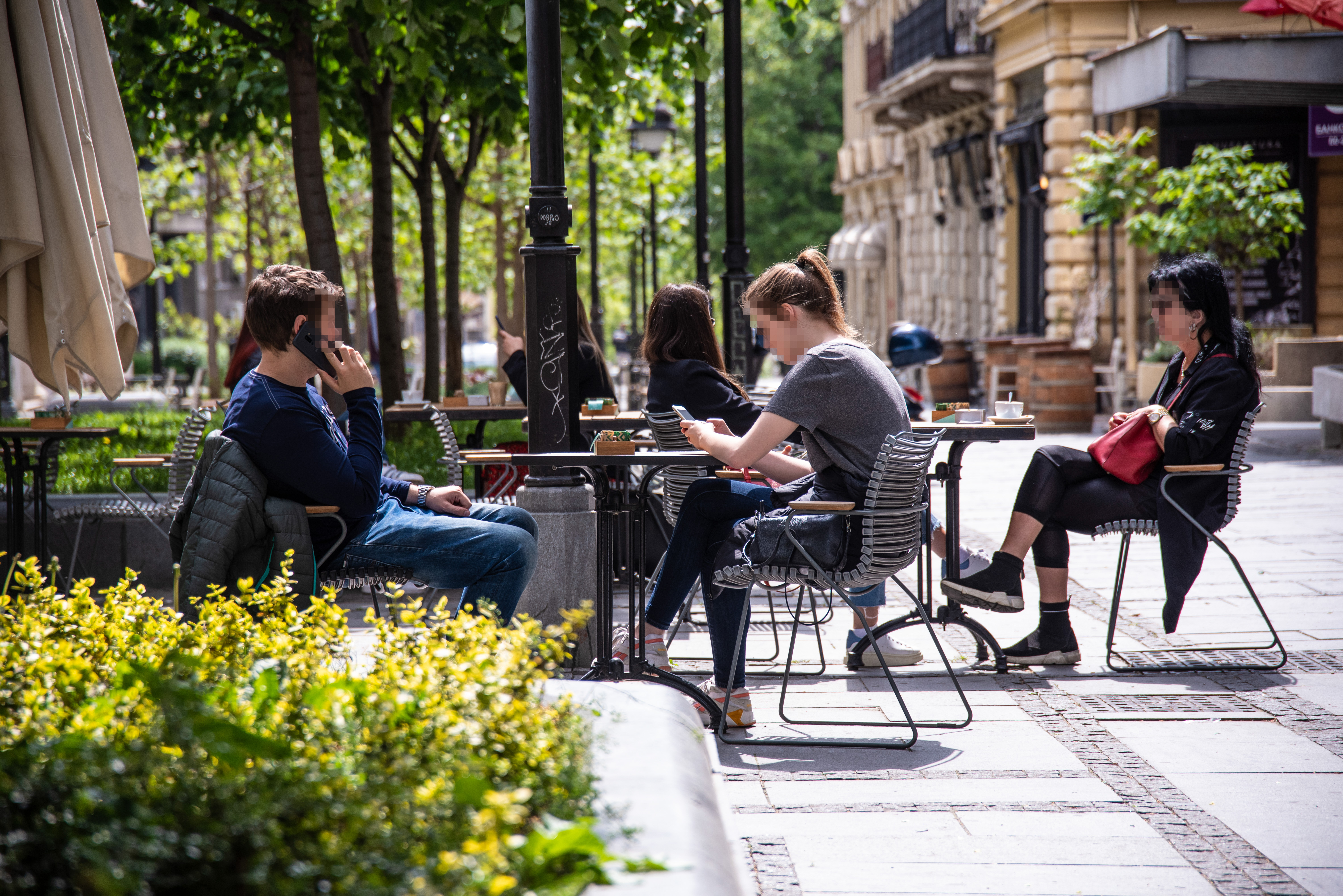 Beograd 04.05.2020. Otvoreni kafići i restorani, kafić, restoran, bašta kafića, koronavirus, vanredno stanje Foto: Dragan Mujan/Nova.rs
