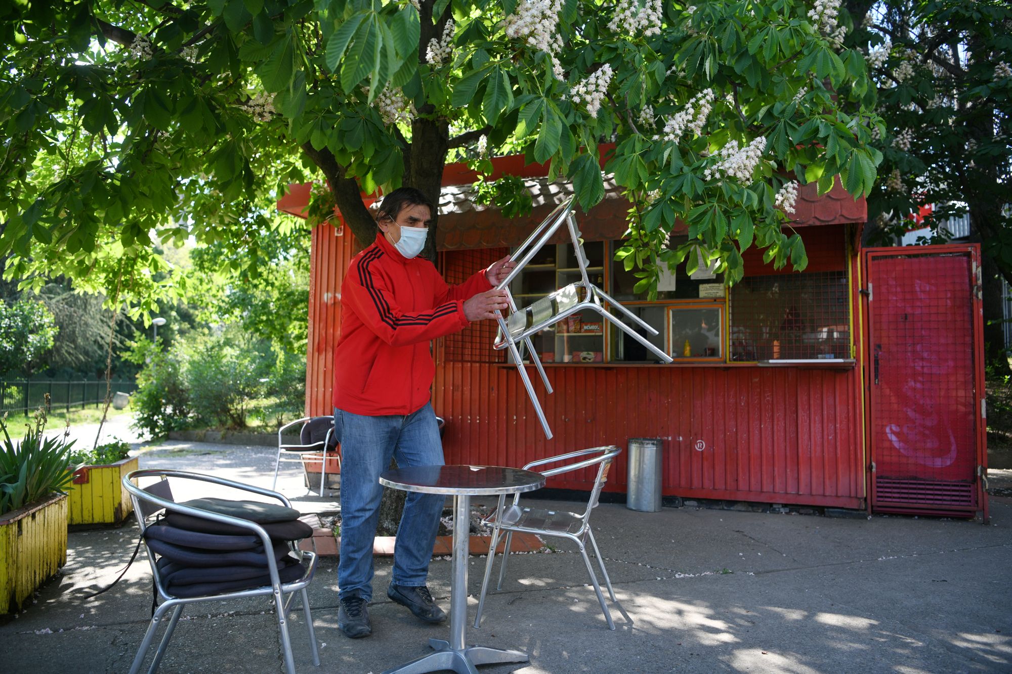 Beograd 07.05.2020. Prvi dan nakon ukidanja vanrednog stanja uvedenog zbog pandemije koronavirusa, vraćanje u normalan svakodnevni život uz mere zaštite i nošenje zaštitne maske Foto:Filip Krainčanić/Nova.rs
