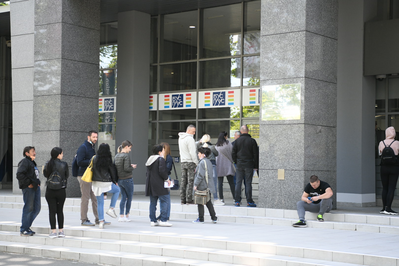 Beograd 07.05.2020. Redovi za vađenje personalizovane BusPlus karte za vožnju gradskim prevozom, red, gužva, bus plus Foto:Vesna Lalić/Nova.rs