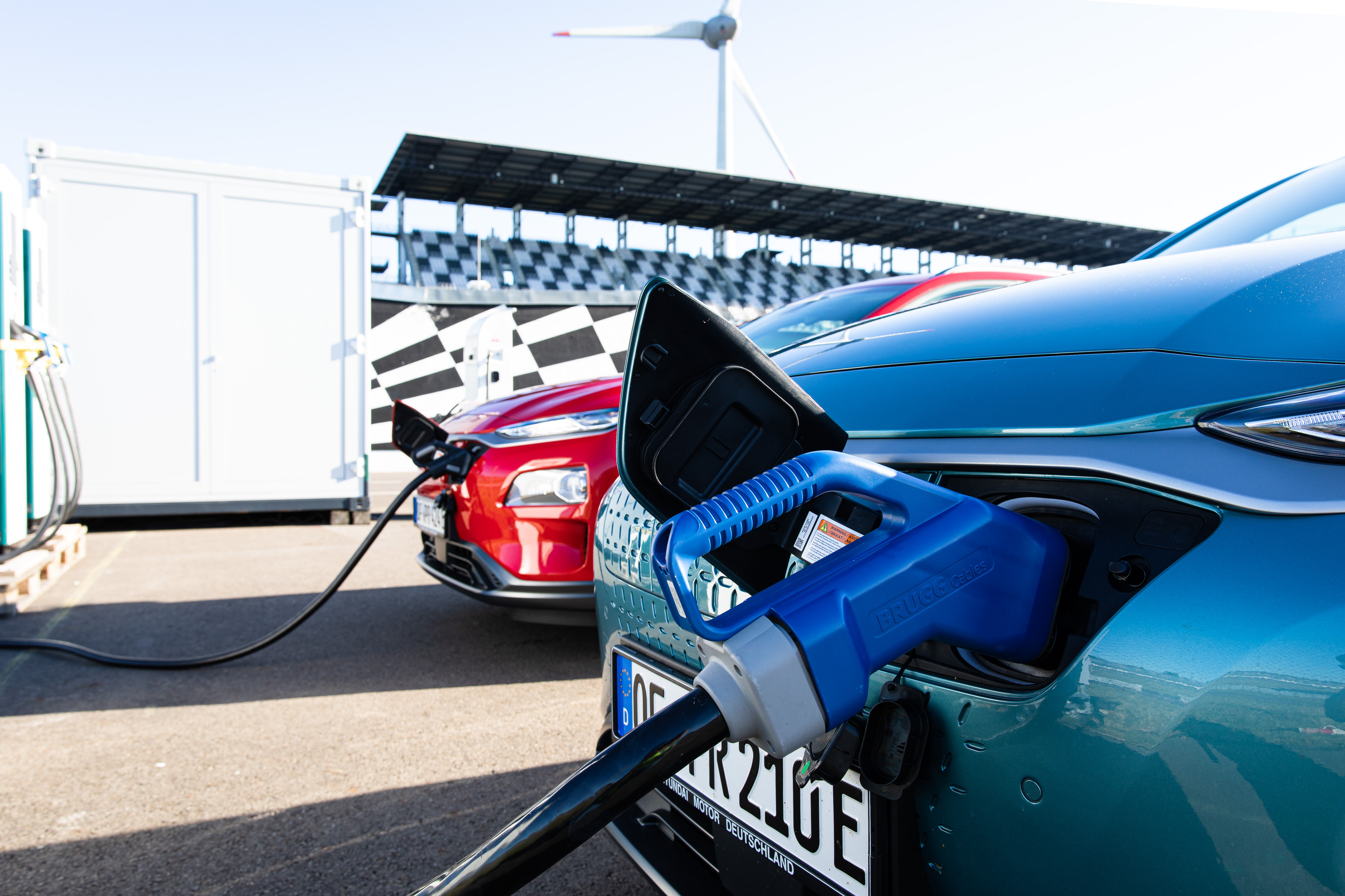 hyundai-kona-electric-range-record-05