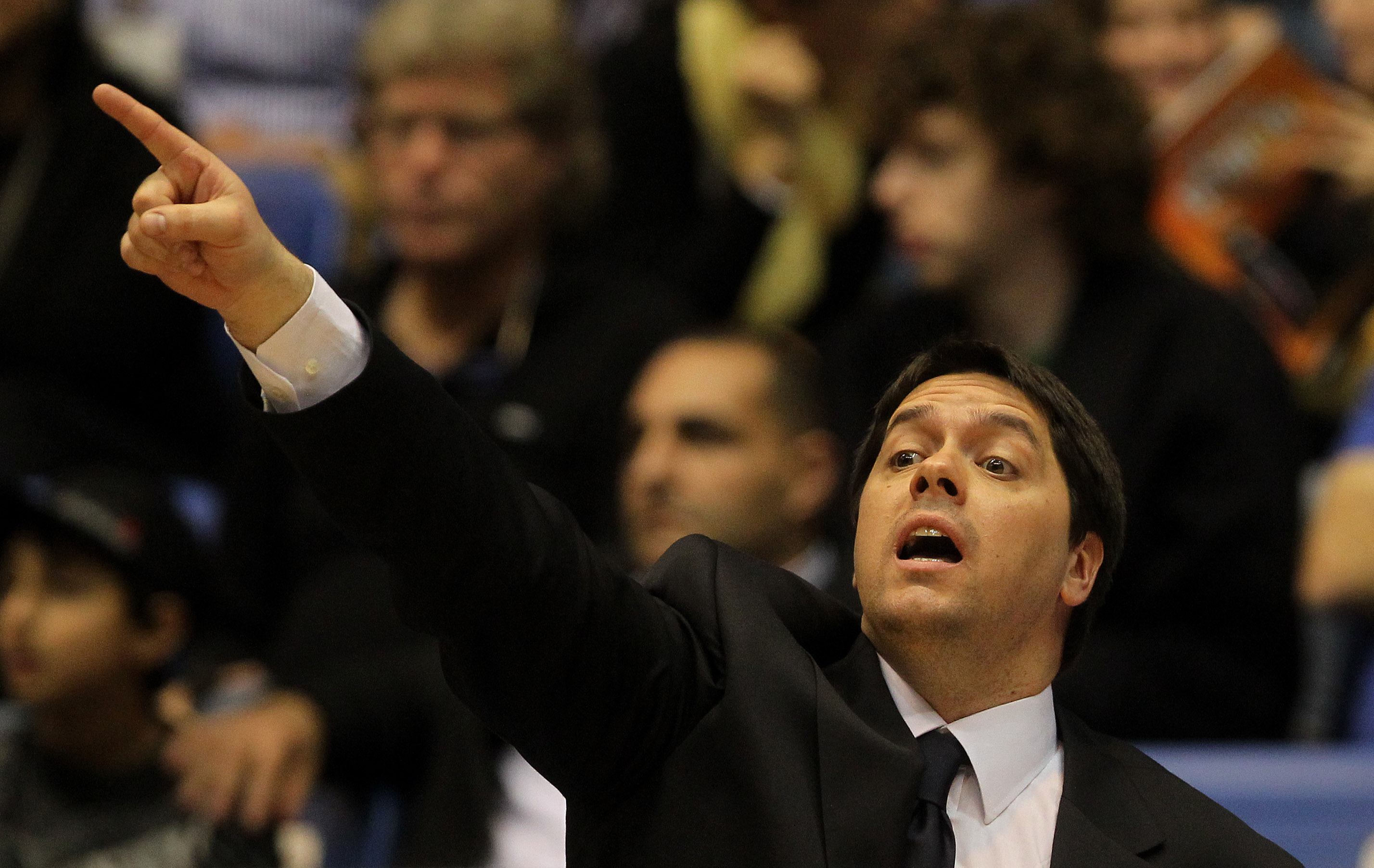 epa02552653 The coach of Lottmatica Roma, Saso Filipovski,  gestures while his team plays against Maccabi Tel Aviv during their Euro League basketball match in Tel Aviv, Israel, 27 January 2011.  EPA/OLIVER WEIKEN