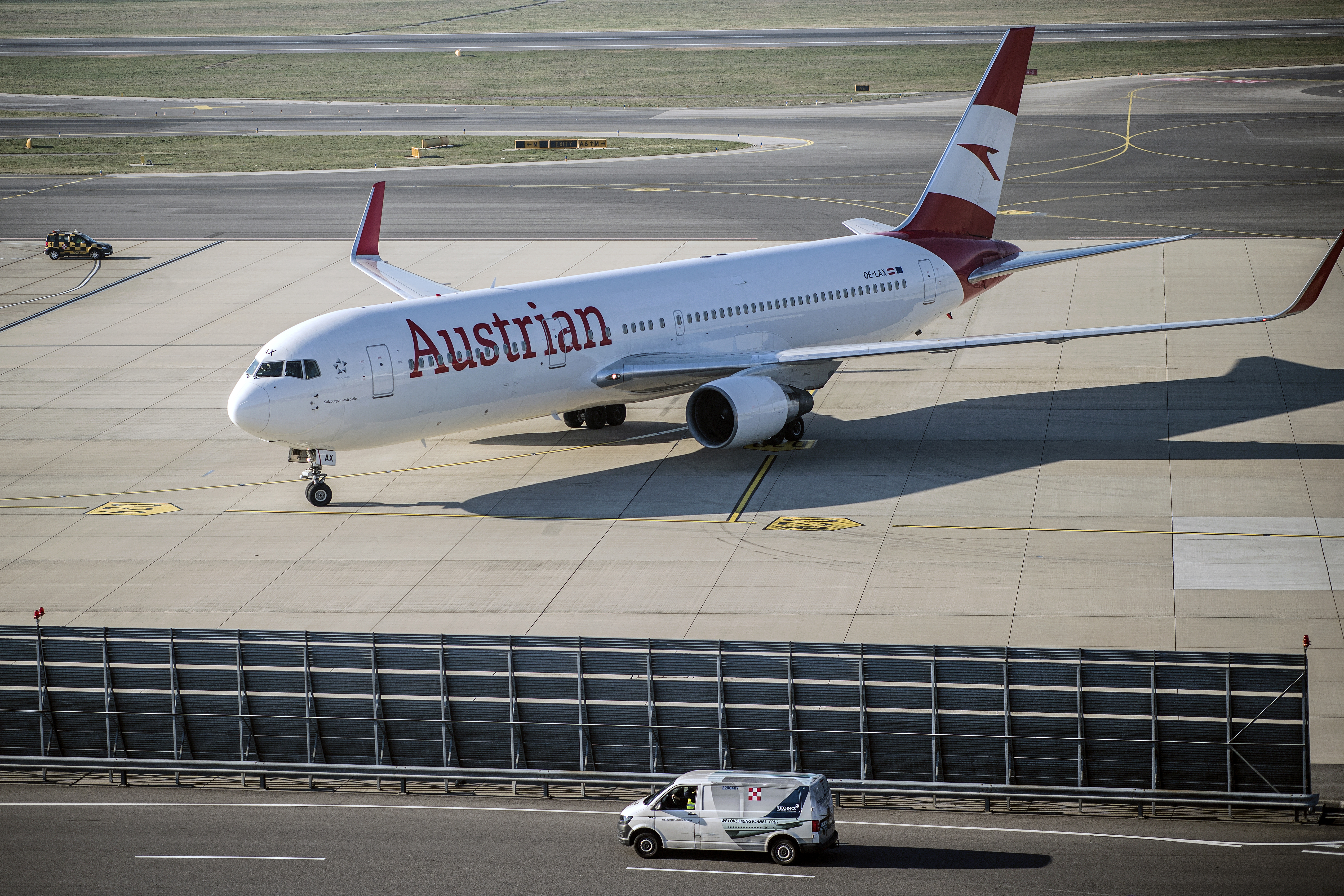 Avion Austrian Airlines, Coronavirus outbreak in Austria
