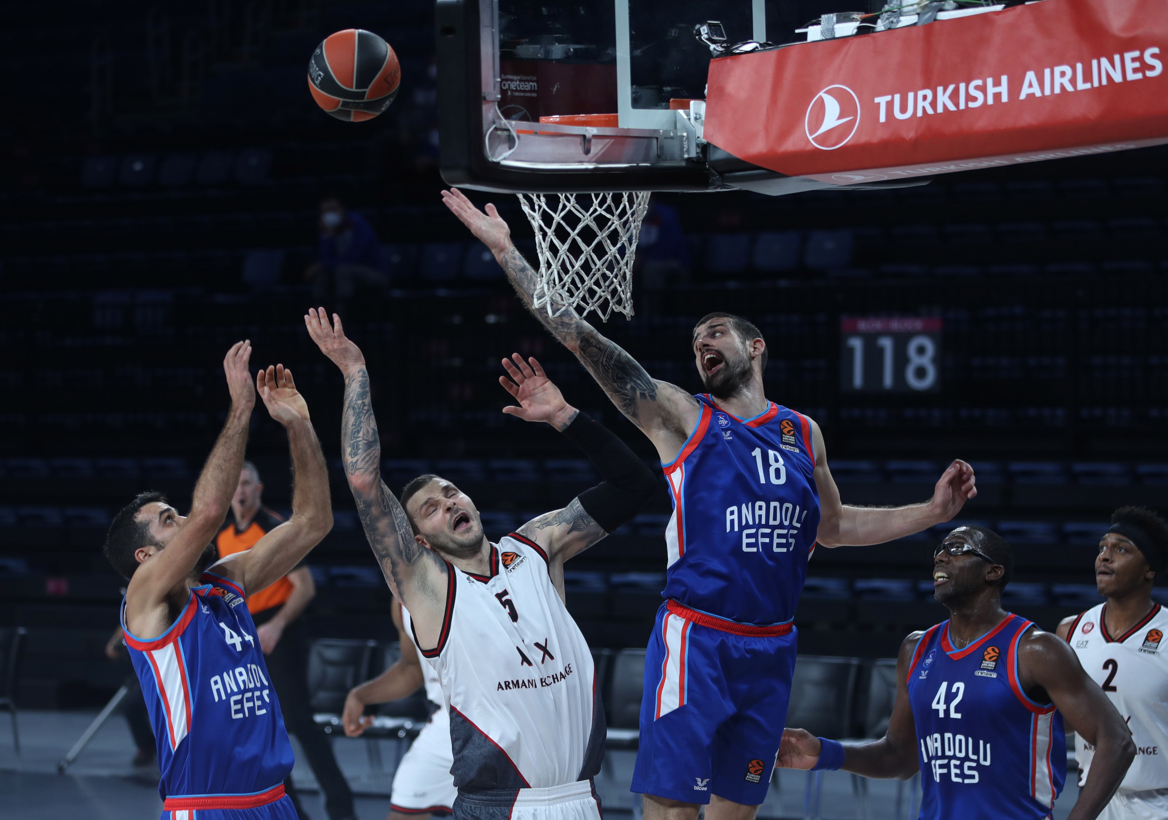 Anadolu Efes vs AX Armani Exchange Milan