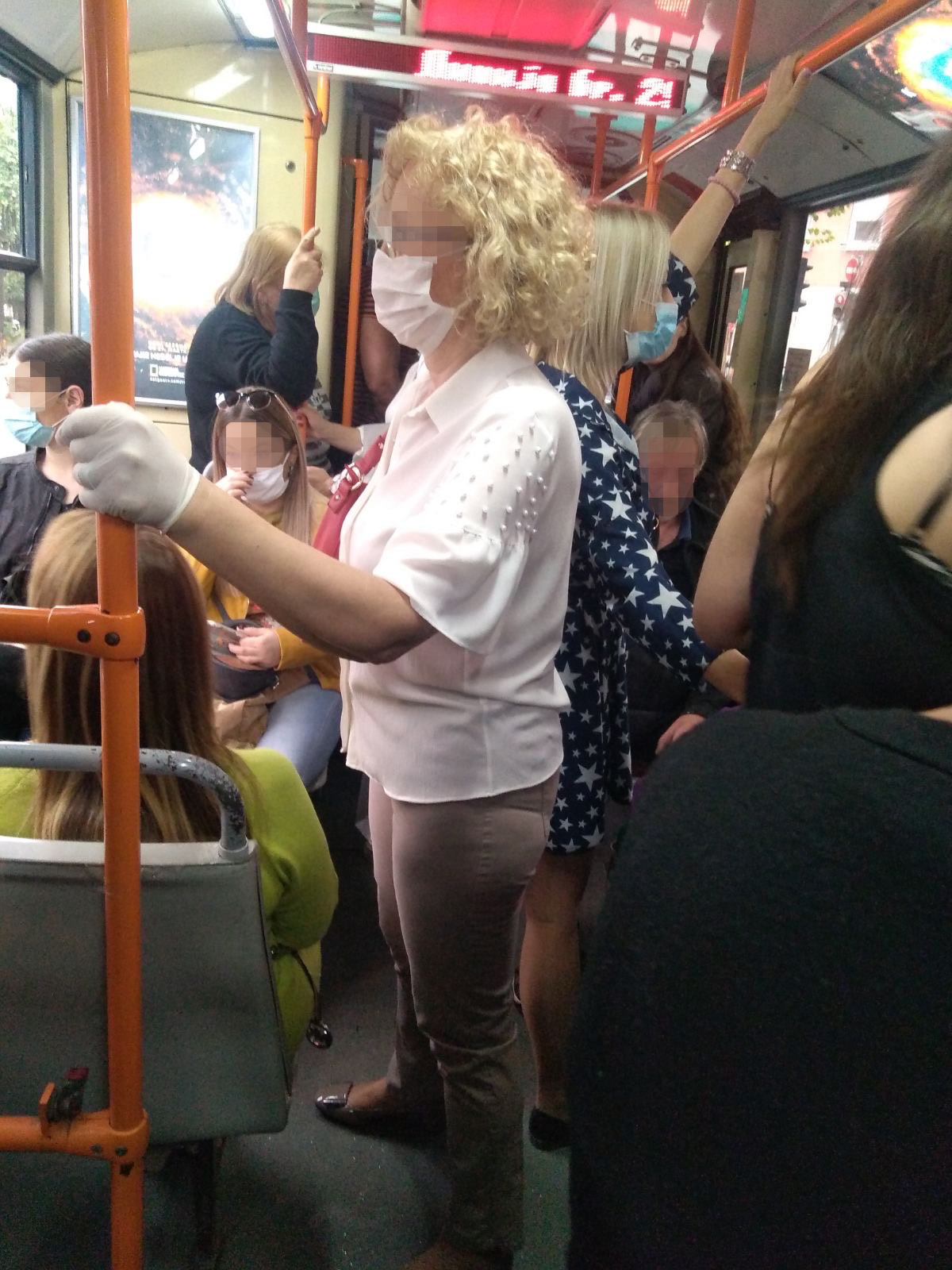 Beograd 14.05.2020. Autobus, GSP, gužva, nepoštovanje zaštitnih mera, pun autobus Foto: Nova.rs