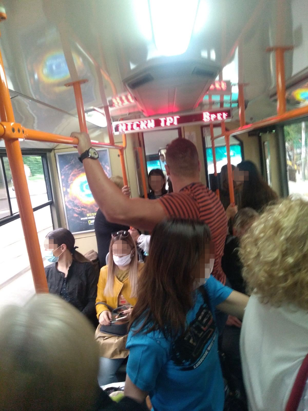 Beograd 14.05.2020. Autobus, GSP, gužva, nepoštovanje zaštitnih mera, pun autobus Foto: Nova.rs