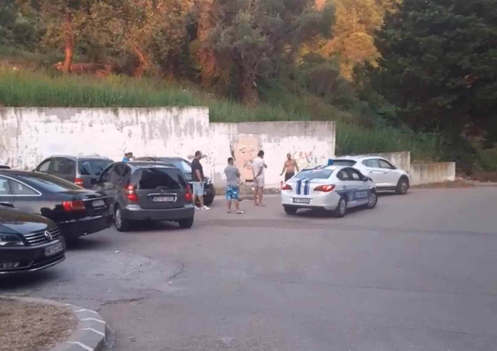 Priveden glumac Vuk Jovanović zbog crtanja murala Momira Bulatovića