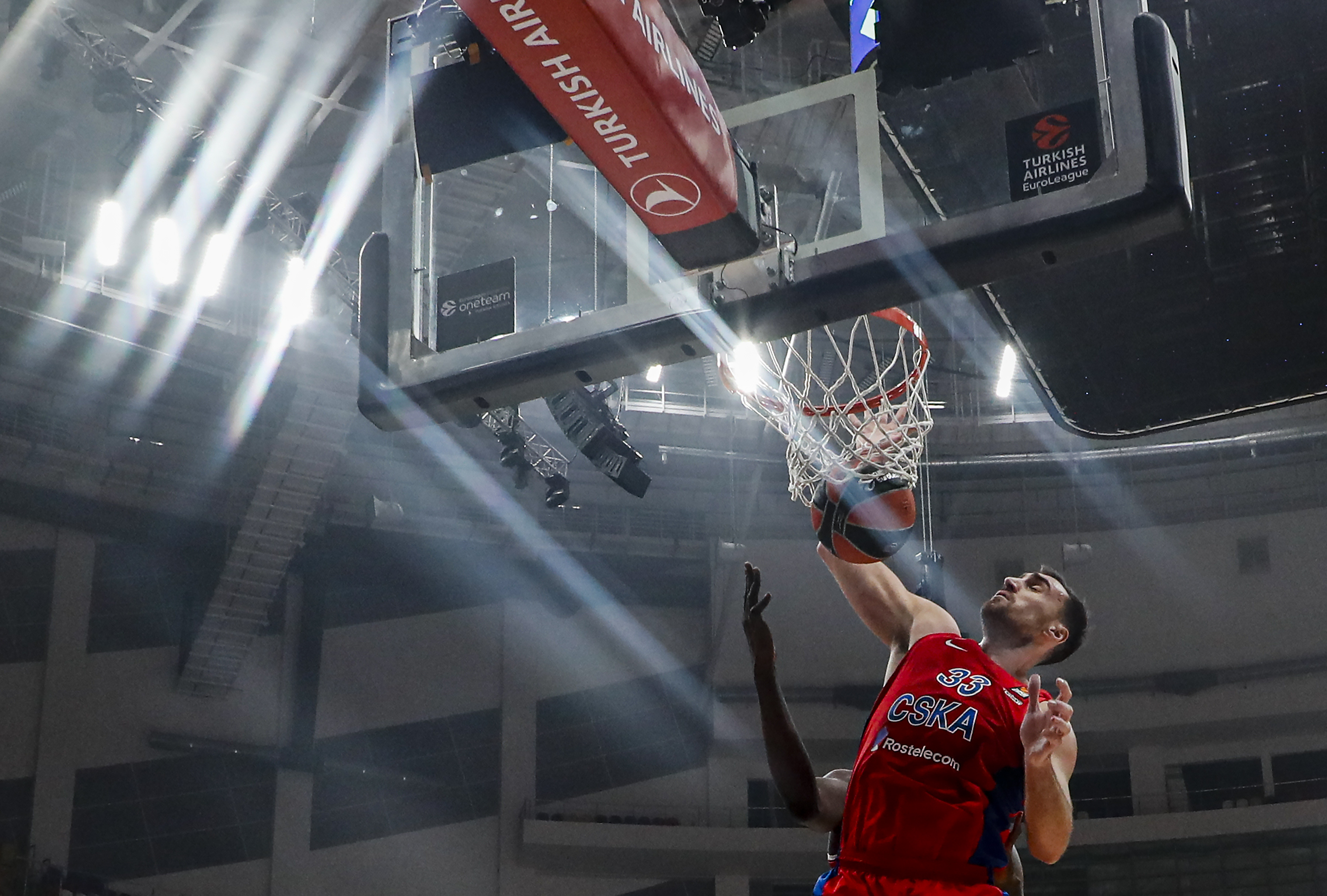 epa08816300 Nikola Milutinov of CSKA Moscow scores during the Euroleague basketball match between CSKA Moscow and VTD Systems Baskonia Vitoria Gasteizin Moscow, Russia, 12 November 2020.  EPA-EFE/SERGEI ILNITSKY