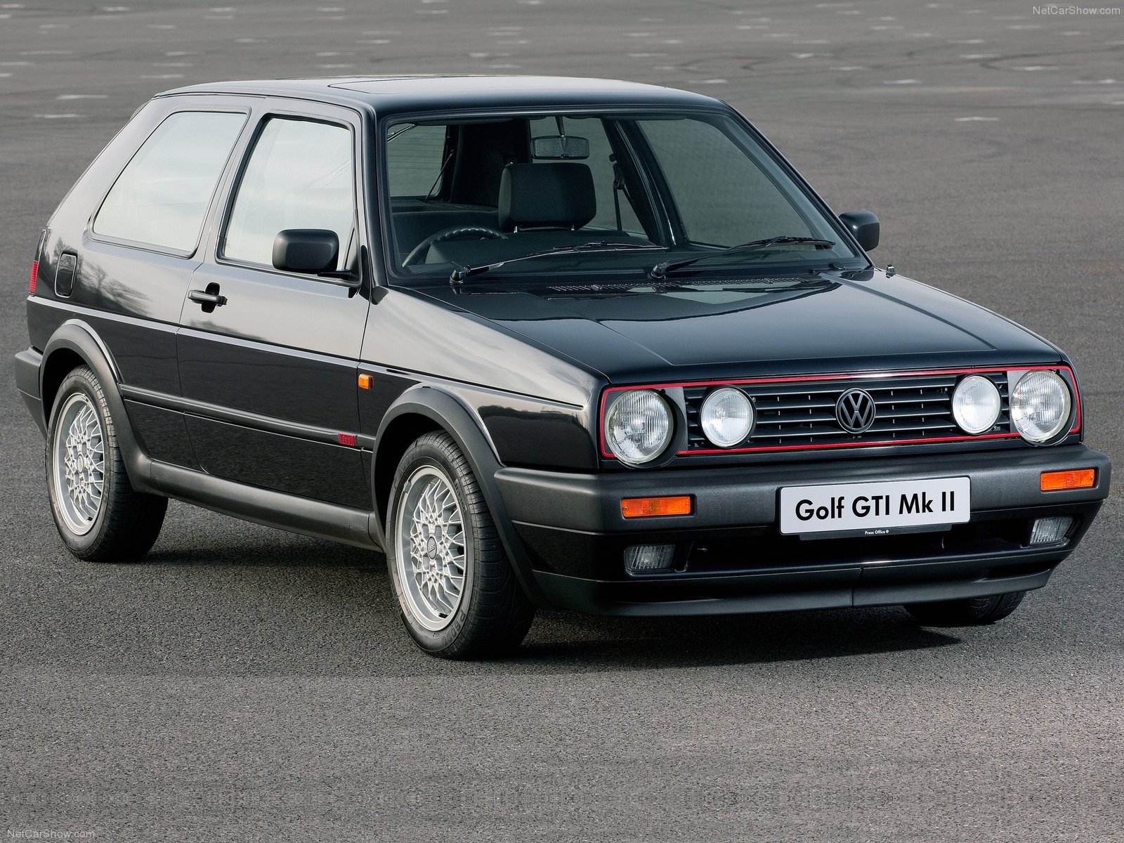 Volkswagen-Golf_II_GTI-1983-1600-07
