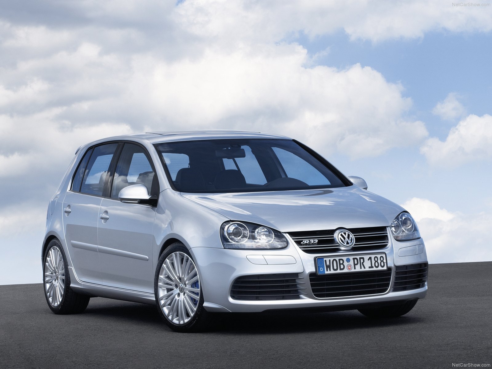 Volkswagen-Golf_R32-2005-1600-01