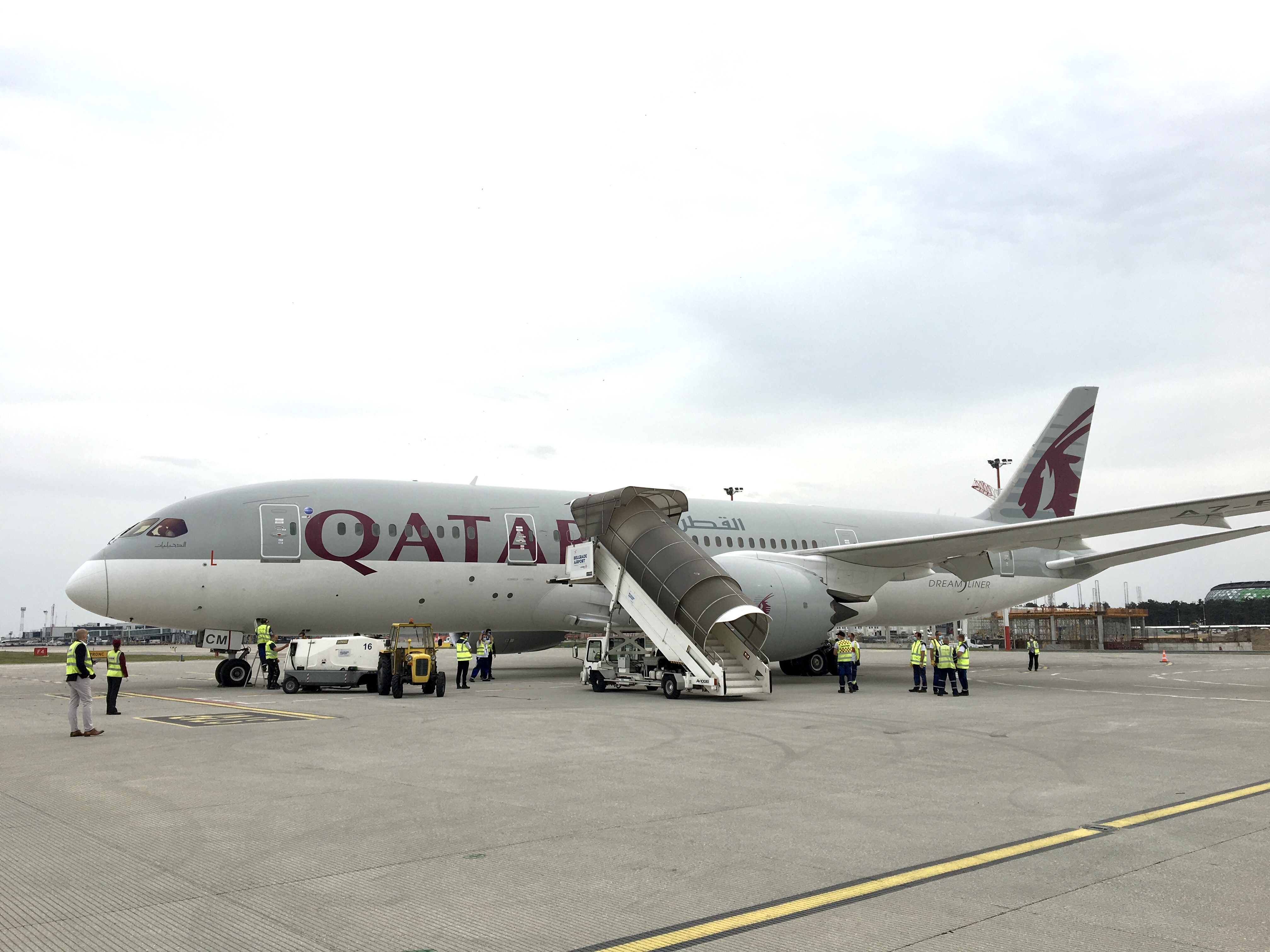 AVION SA HUMANITARNOM POMOCI IZ KATARA