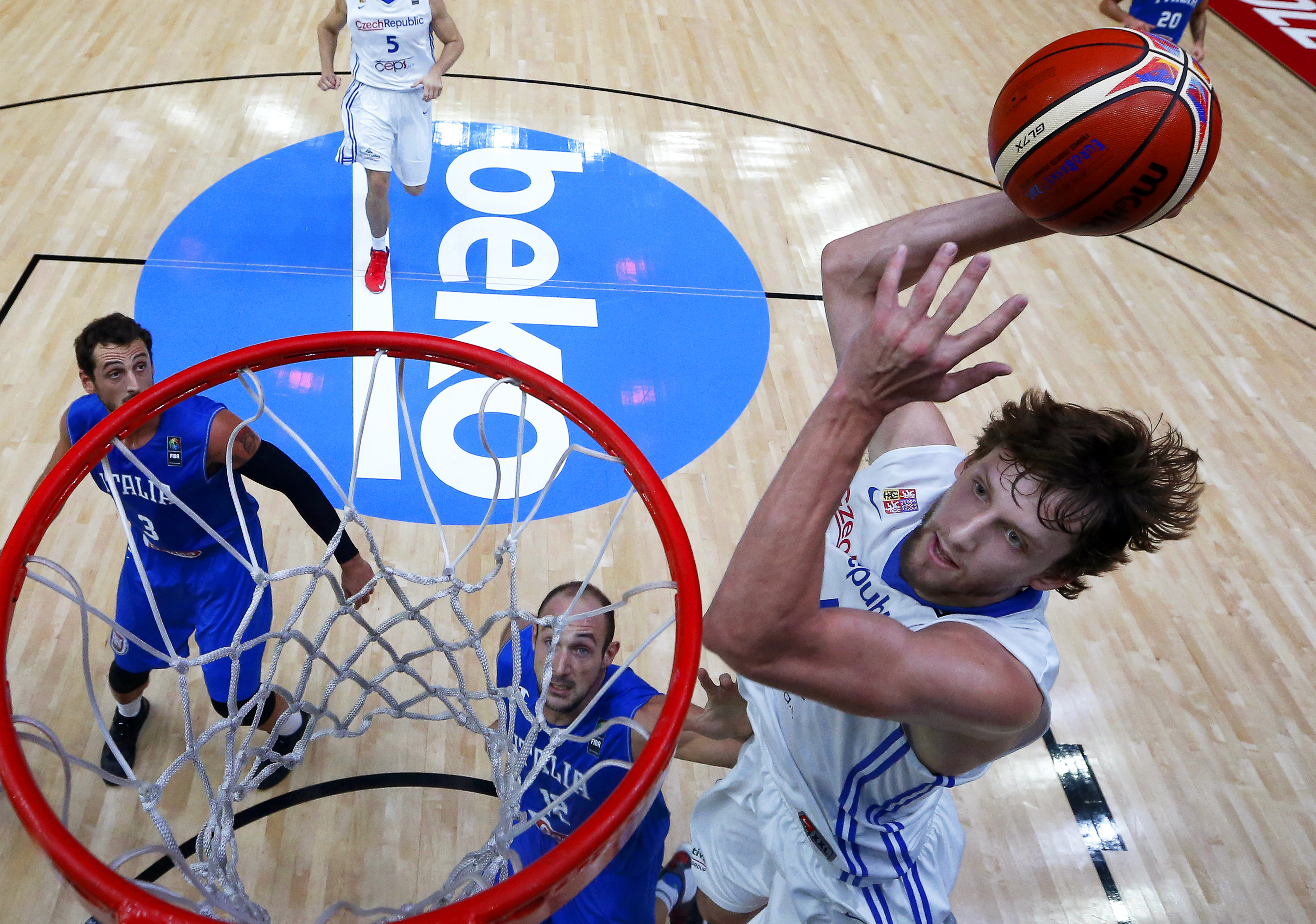 Foto: EPA/SEBASTIEN NOGIER